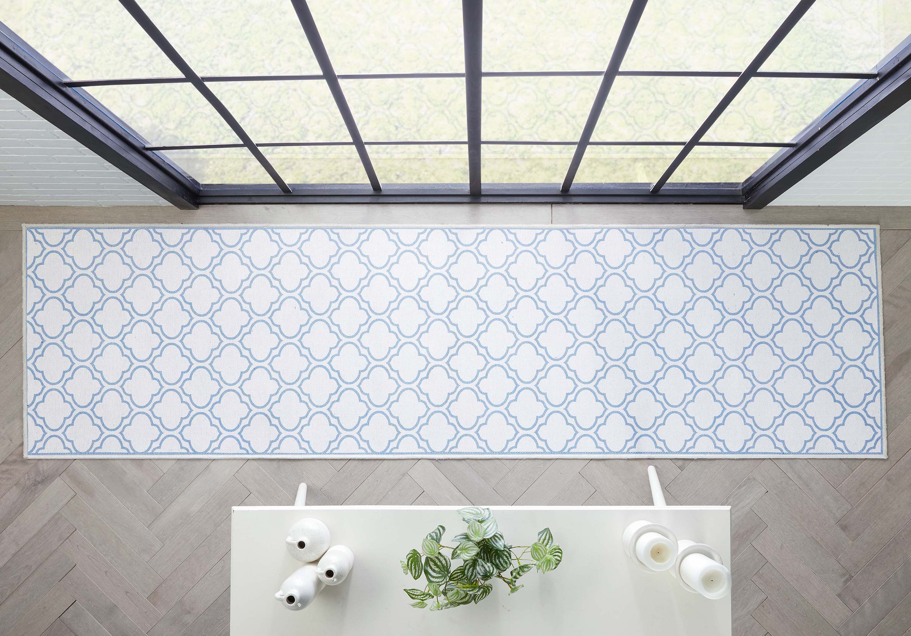Lattice Marokkanischer Spalier-Teppich aus Elfenbein und Hellblau mit Flachgewebe