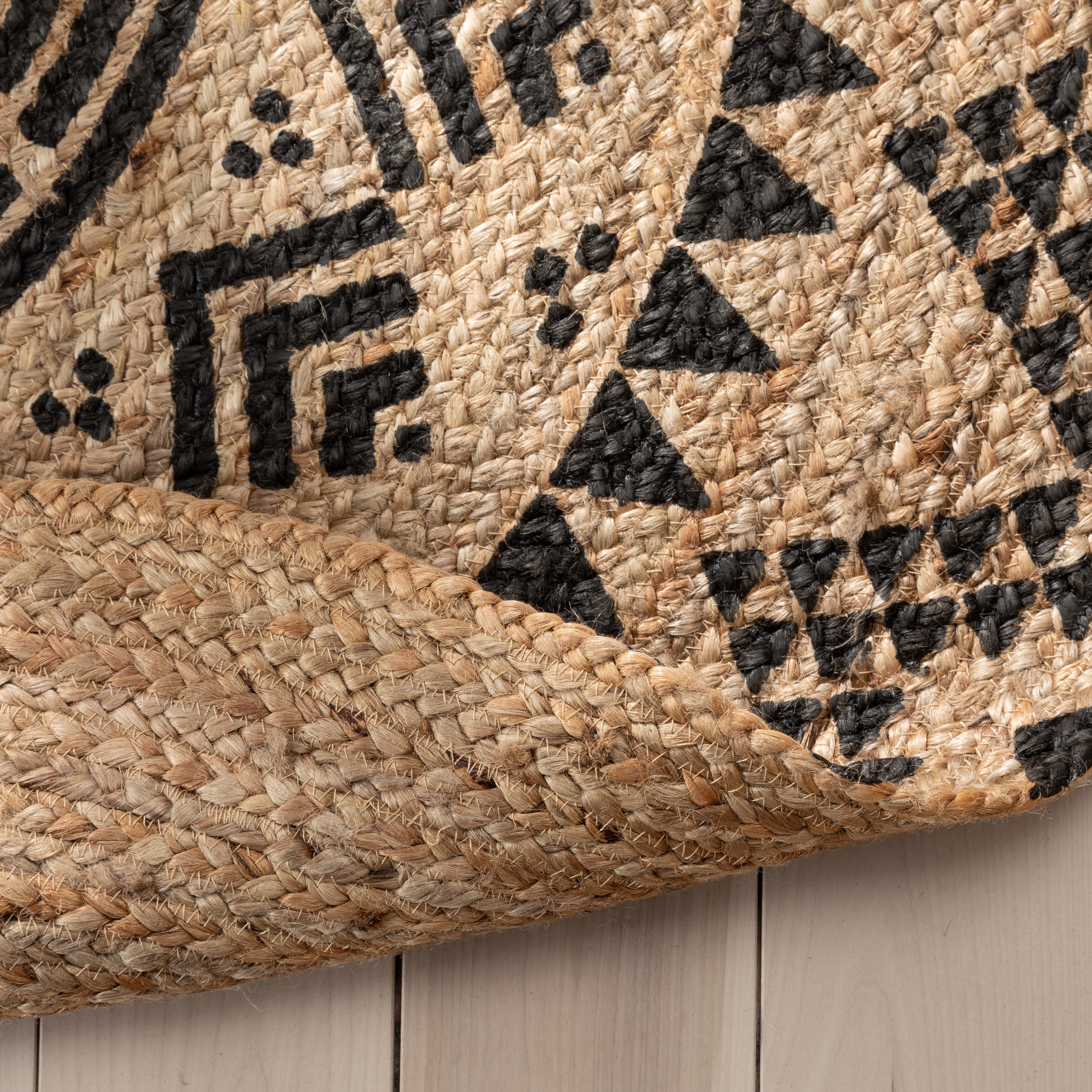 Kiera Bohemian Tribal handgeflochtener Jute-Teppich in Naturschwarz