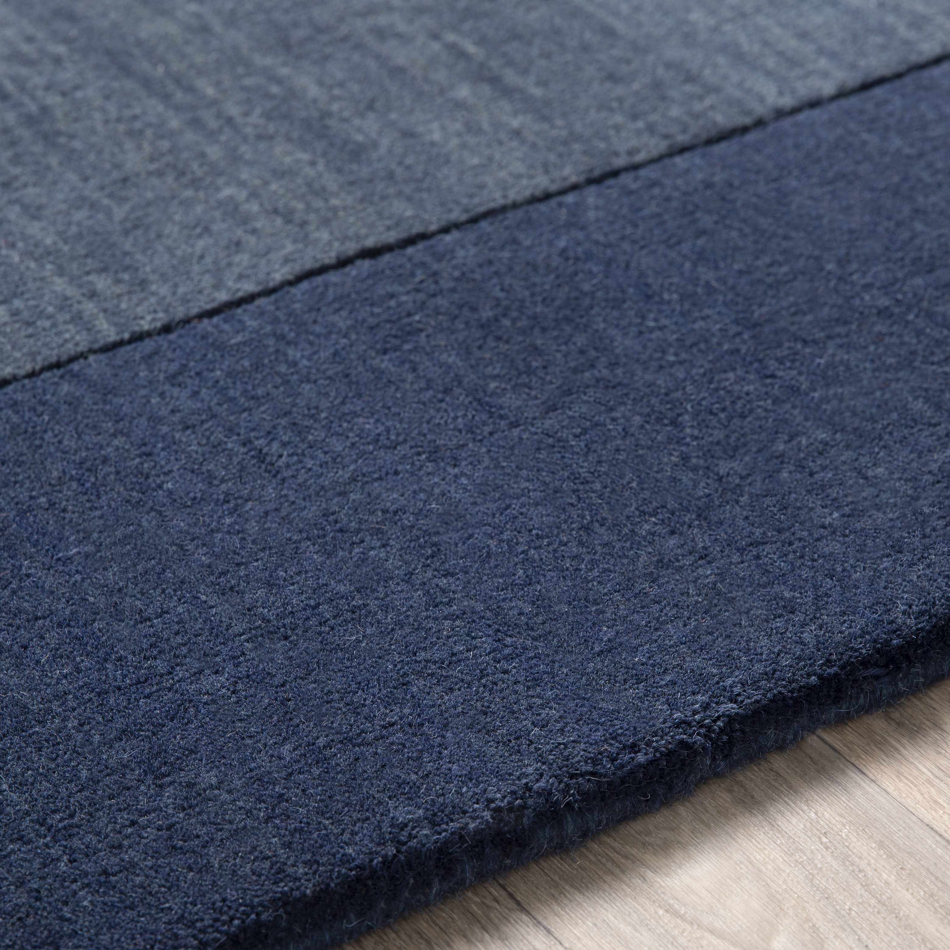 Fingerhut Wollteppich mit blauem Rand