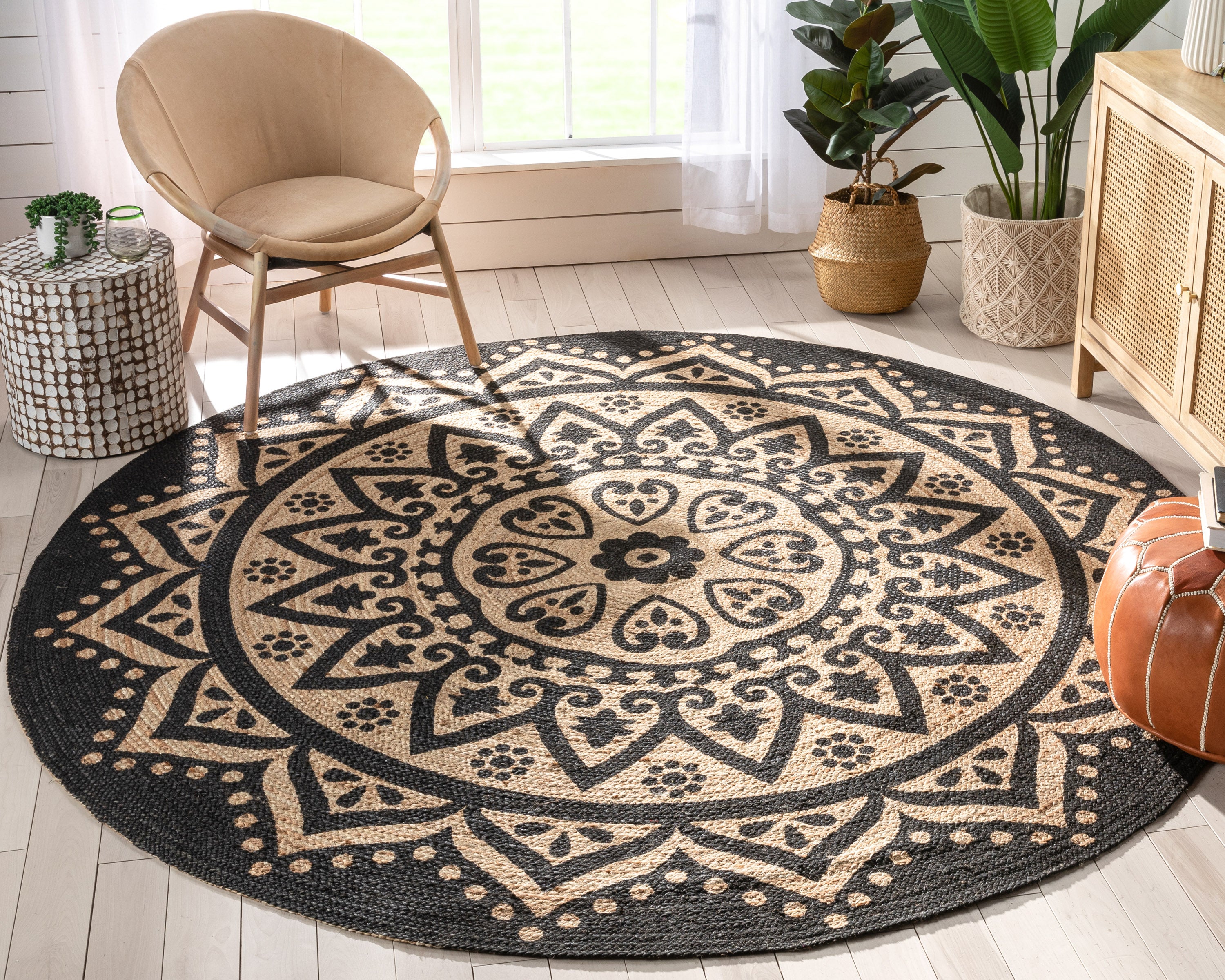 Kiera Bohemian Tribal handgeflochtener schwarzer Jute-Naturteppich