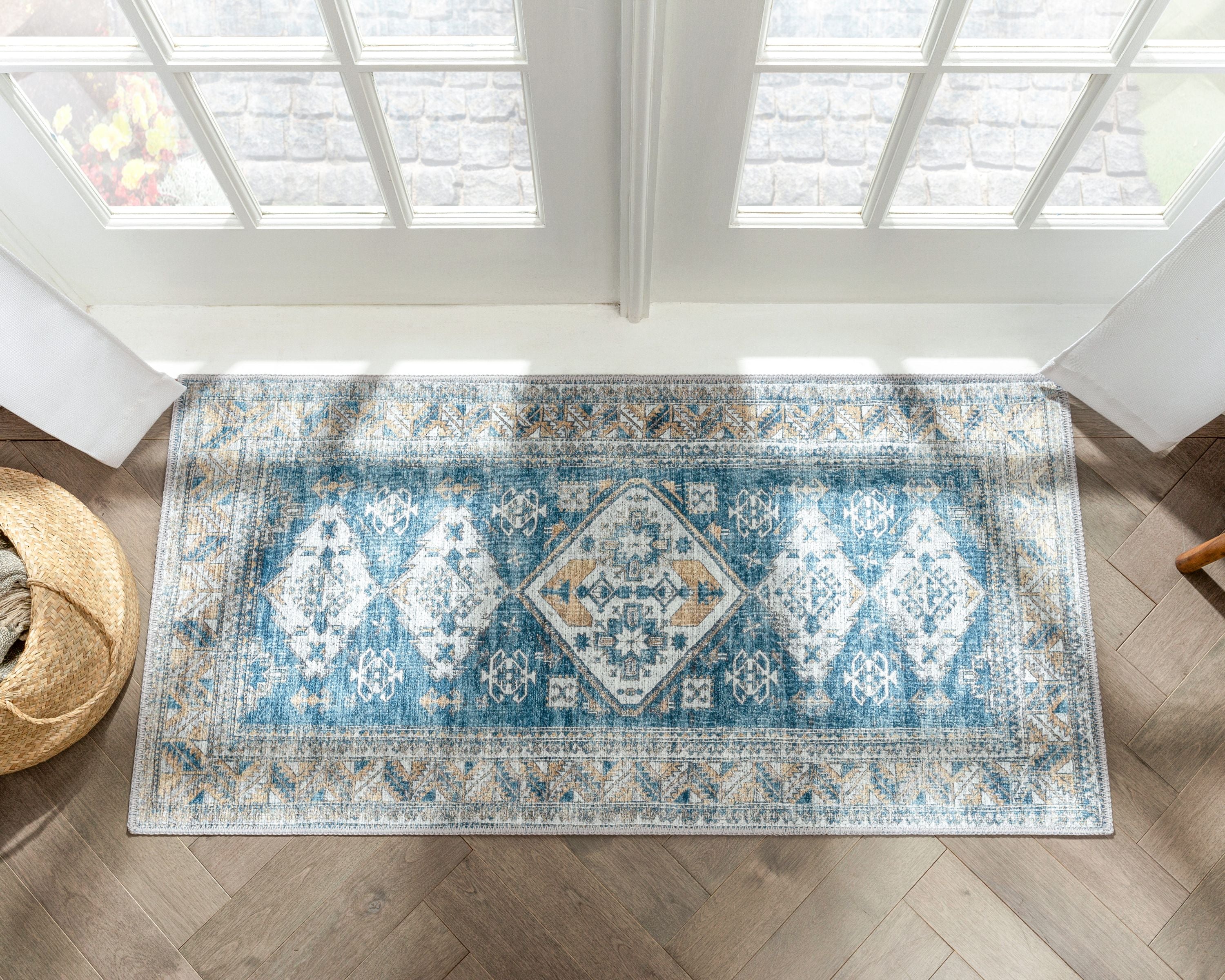 Habra Maschinenwaschbarer Vintage-Medaillon-orientalischer, hellblauer Flachgewebe-Teppich im Used-Look