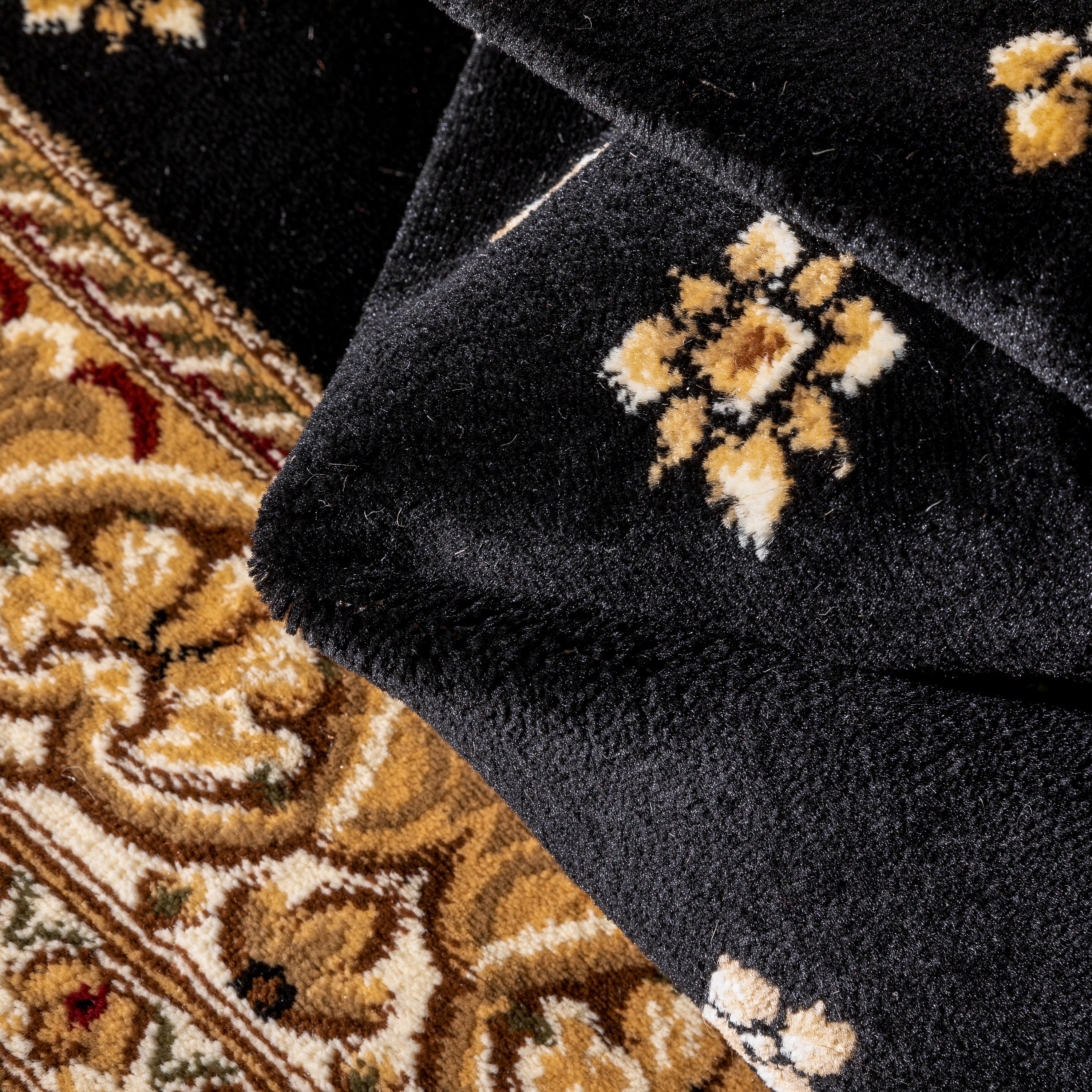Schwarzer traditioneller Teppich &bdquo;Hudson Terrace&ldquo;.