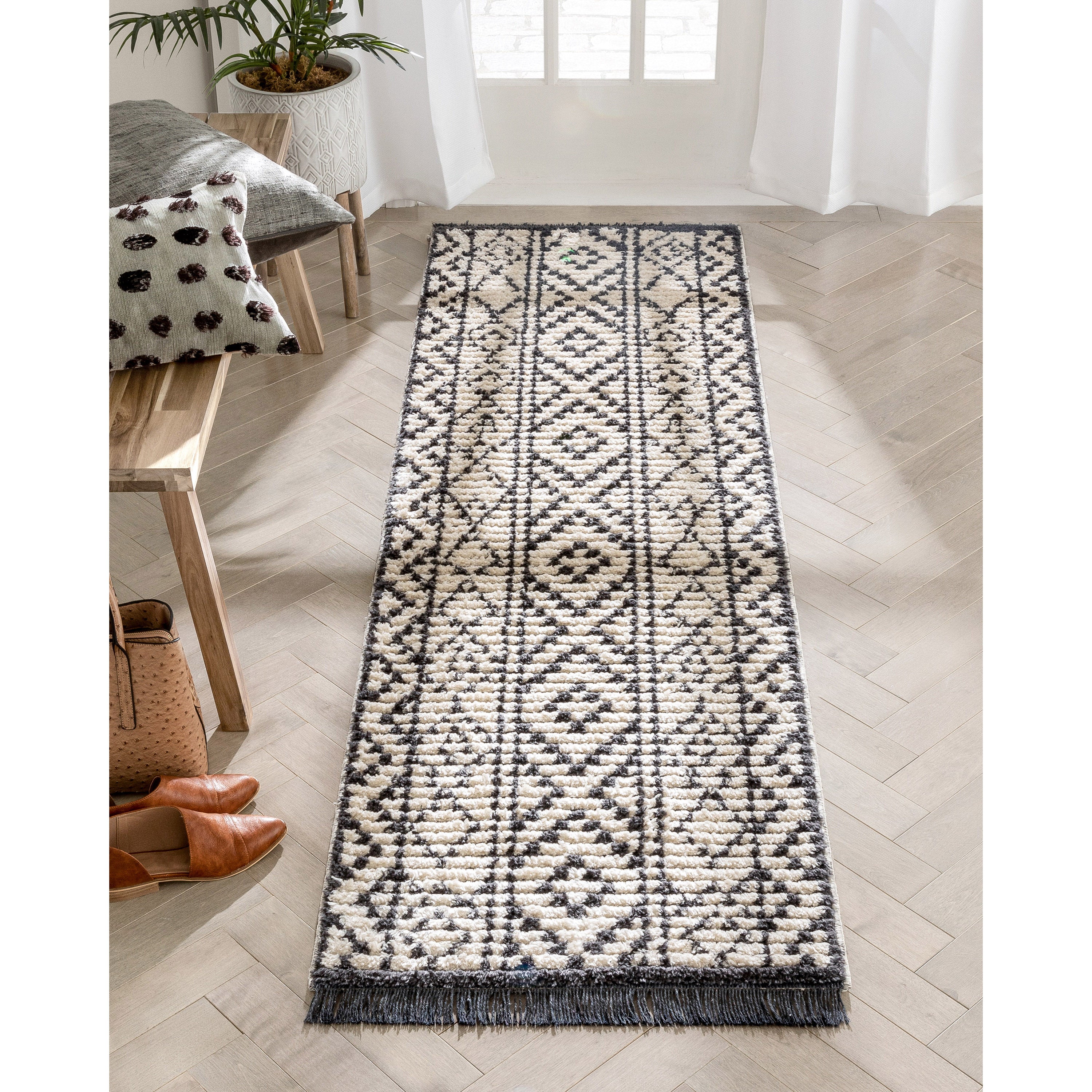 Tallulah Tribal-Teppich mit Rautengittermuster in Grau mit hochstrukturiertem Flor