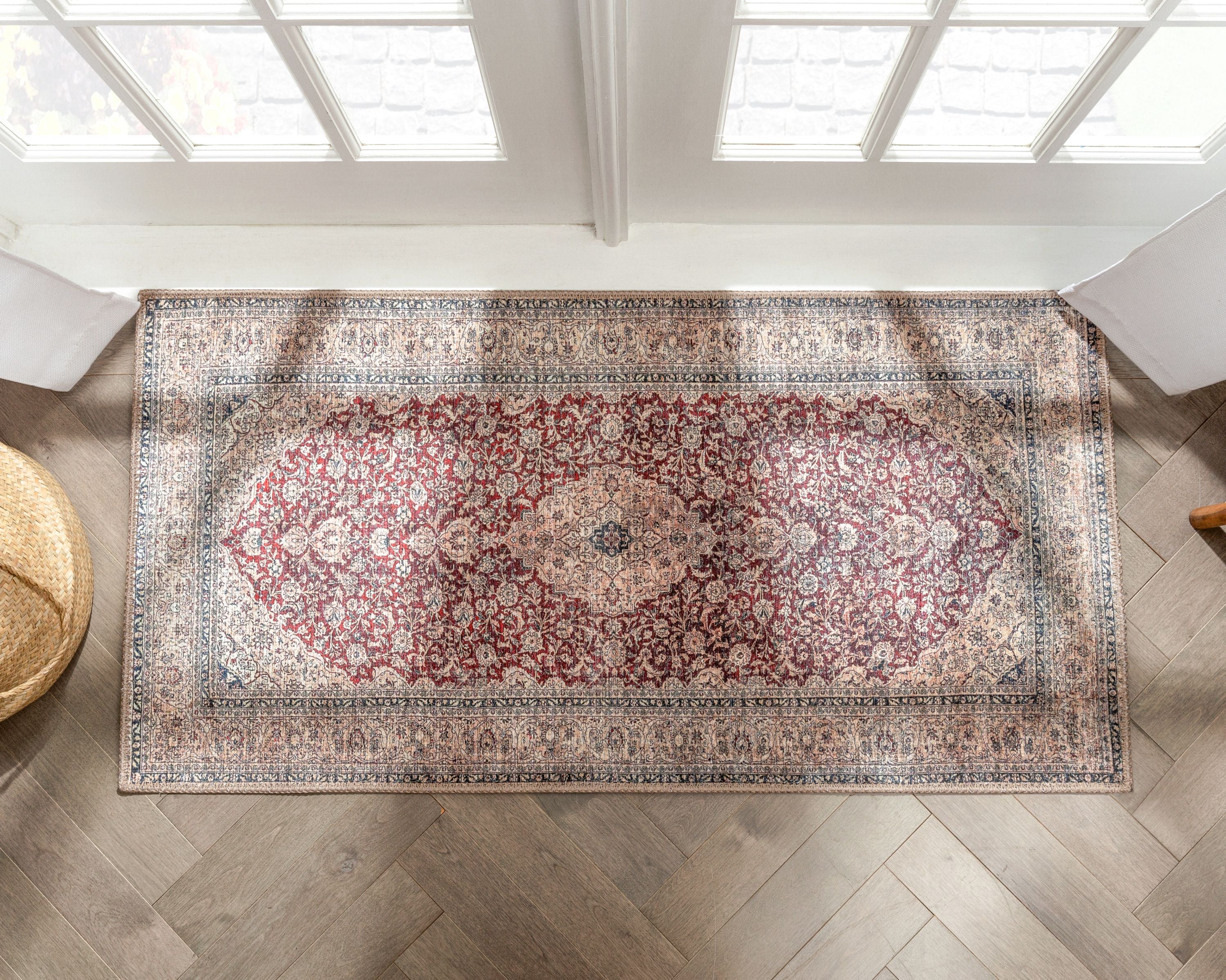 Tonti Maschinenwaschbarer Vintage-Medaillon-Teppich in orientalischem Rot mit flachem Webmuster im Used-Look