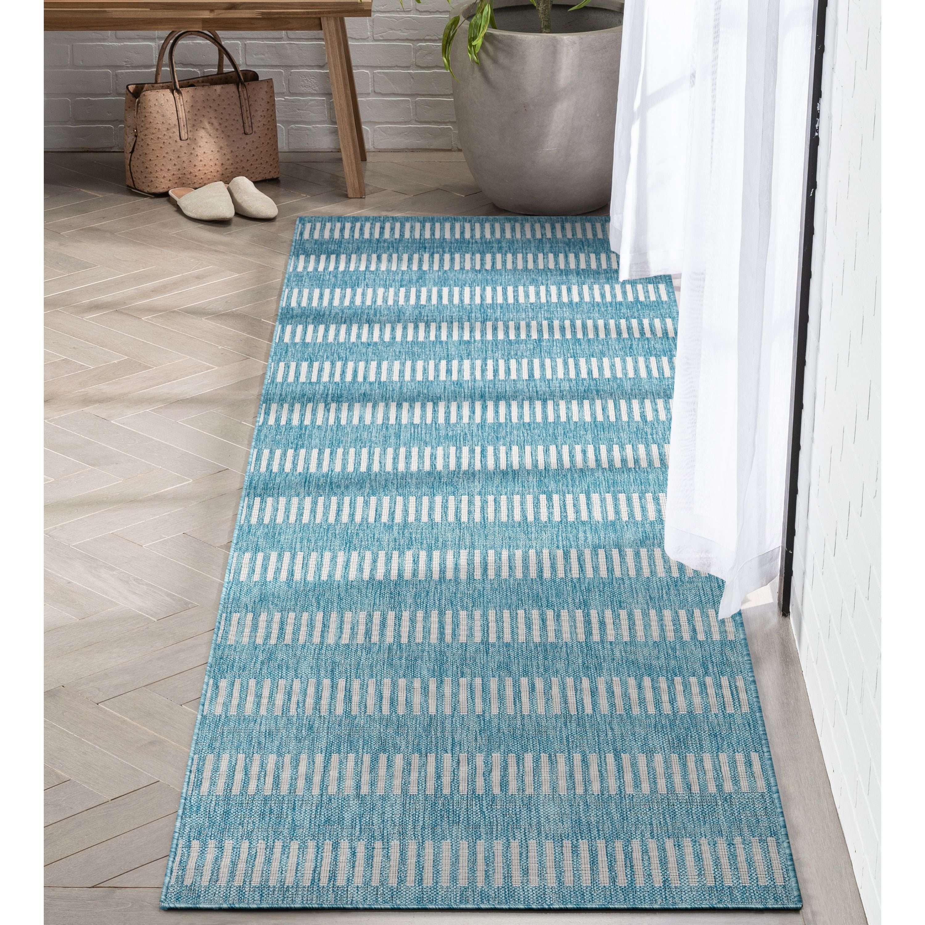 Stria Modern Stripes Flachgewebe-Teppich f&uuml;r den Innen- und Au&szlig;enbereich in Blau