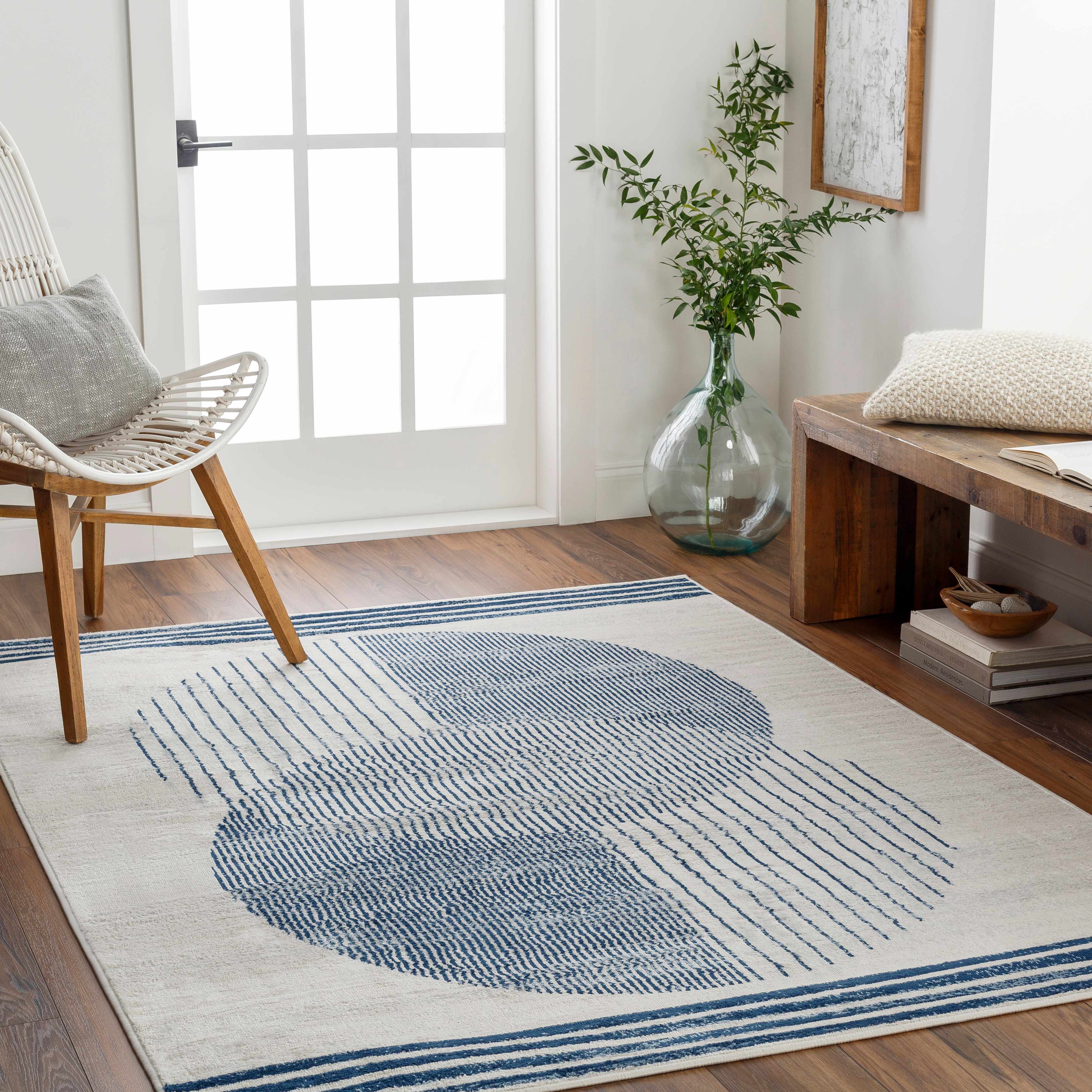 Geometrischer Zeke-Teppich in Wei&szlig; und Blau