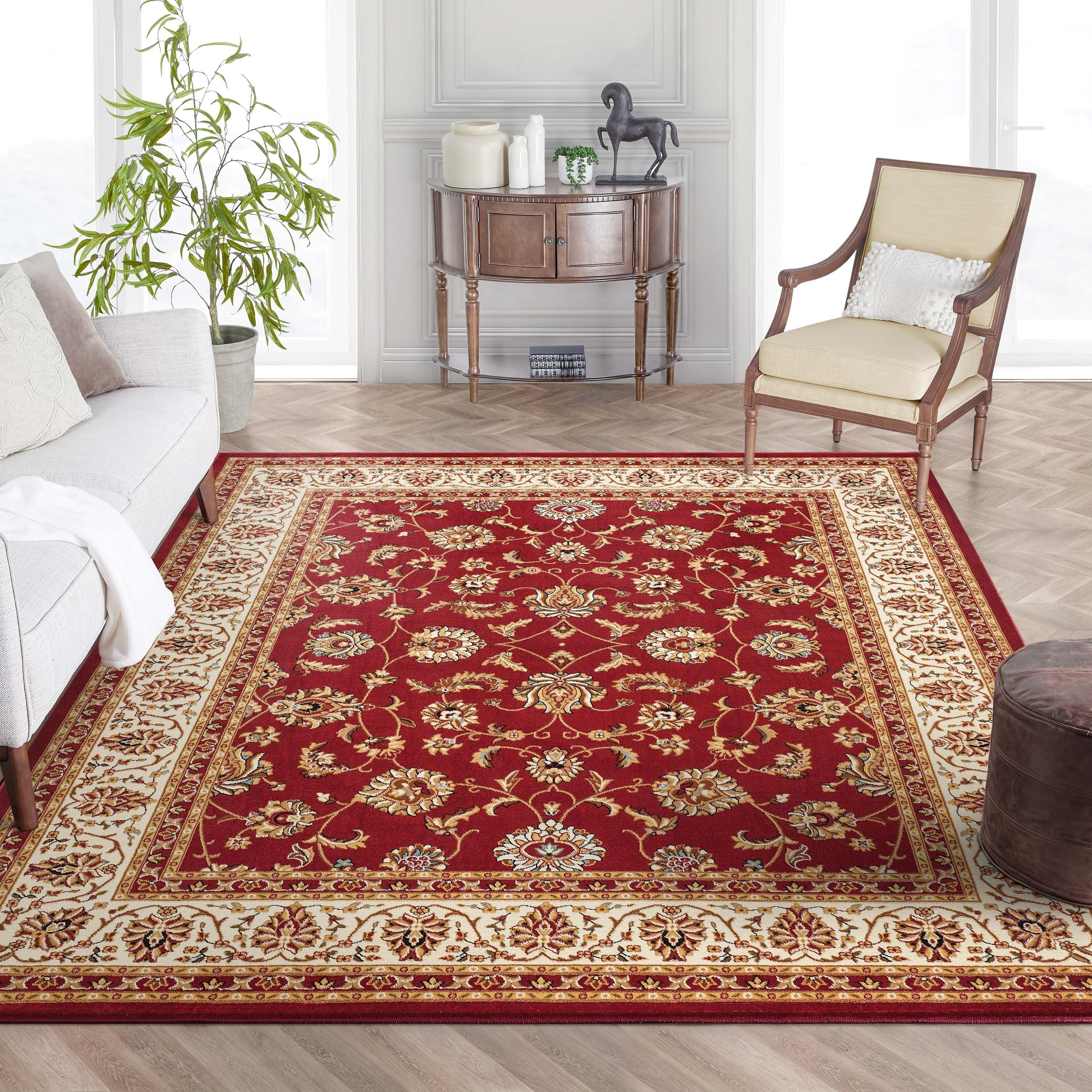 Traditioneller roter Sarouk-Teppich