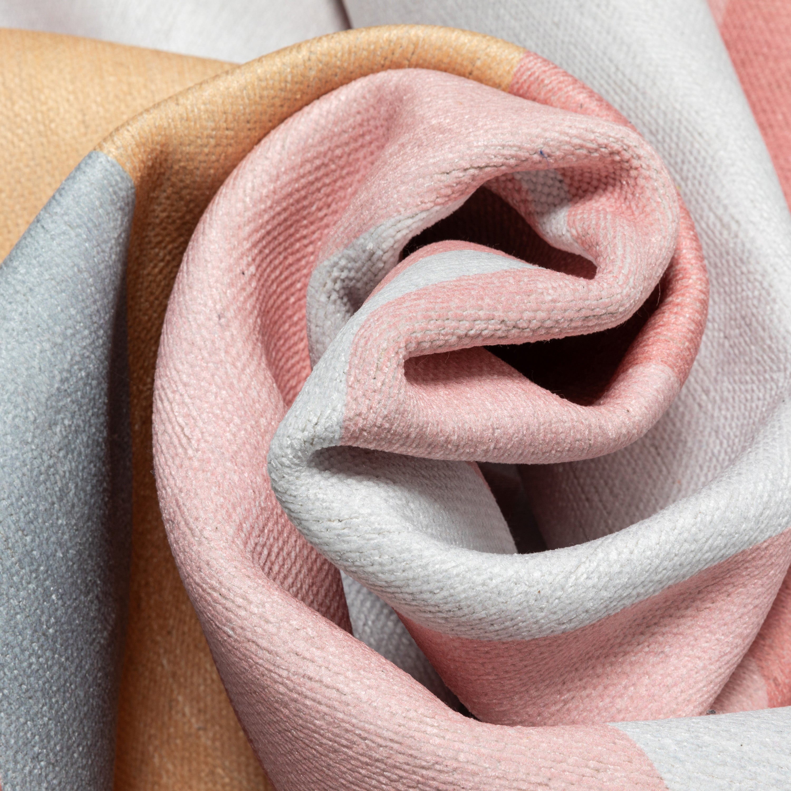 Moderner, mehrfarbiger Flachgewebe-Teppich &bdquo;Crescent Rainbow&ldquo;.