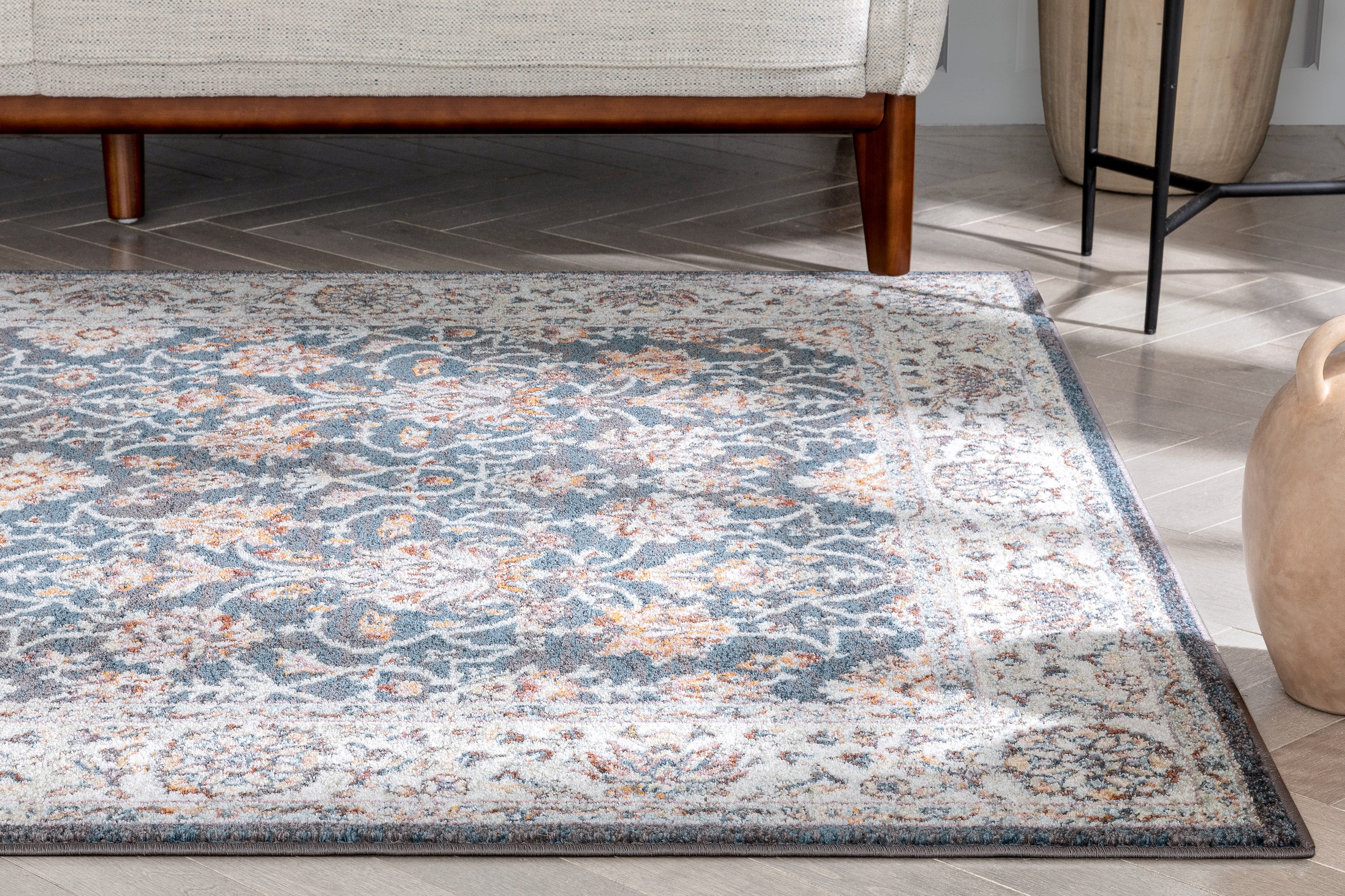 Eklektischer, floraler, botanischer Bord&uuml;ren-Teppich &bdquo;Corona Vintage&ldquo; in Blau