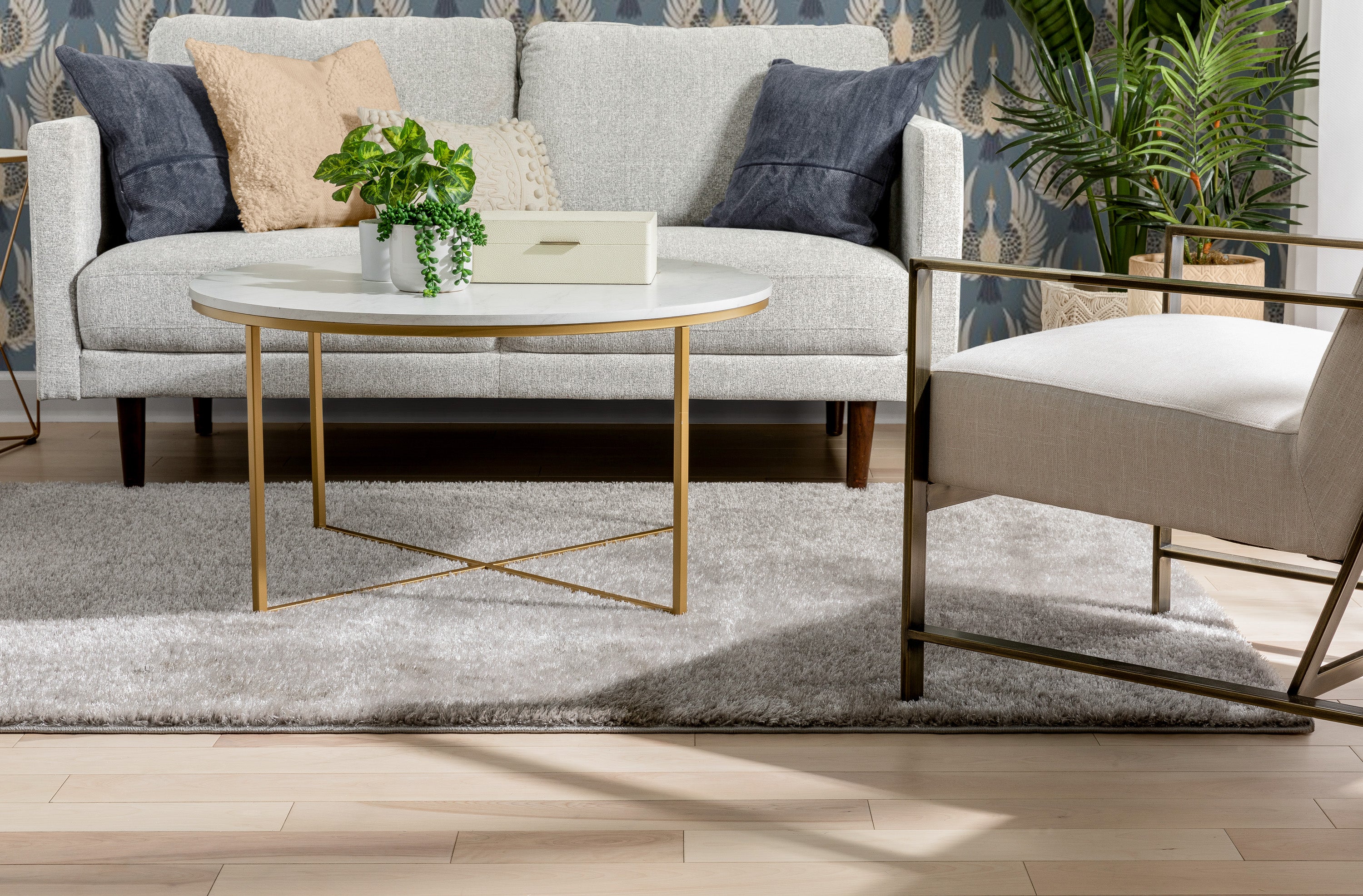 Chroma Glam Massiver, ultraweicher Shag-Teppich in Hellgrau mit mehreren Texturen und schimmerndem Flor