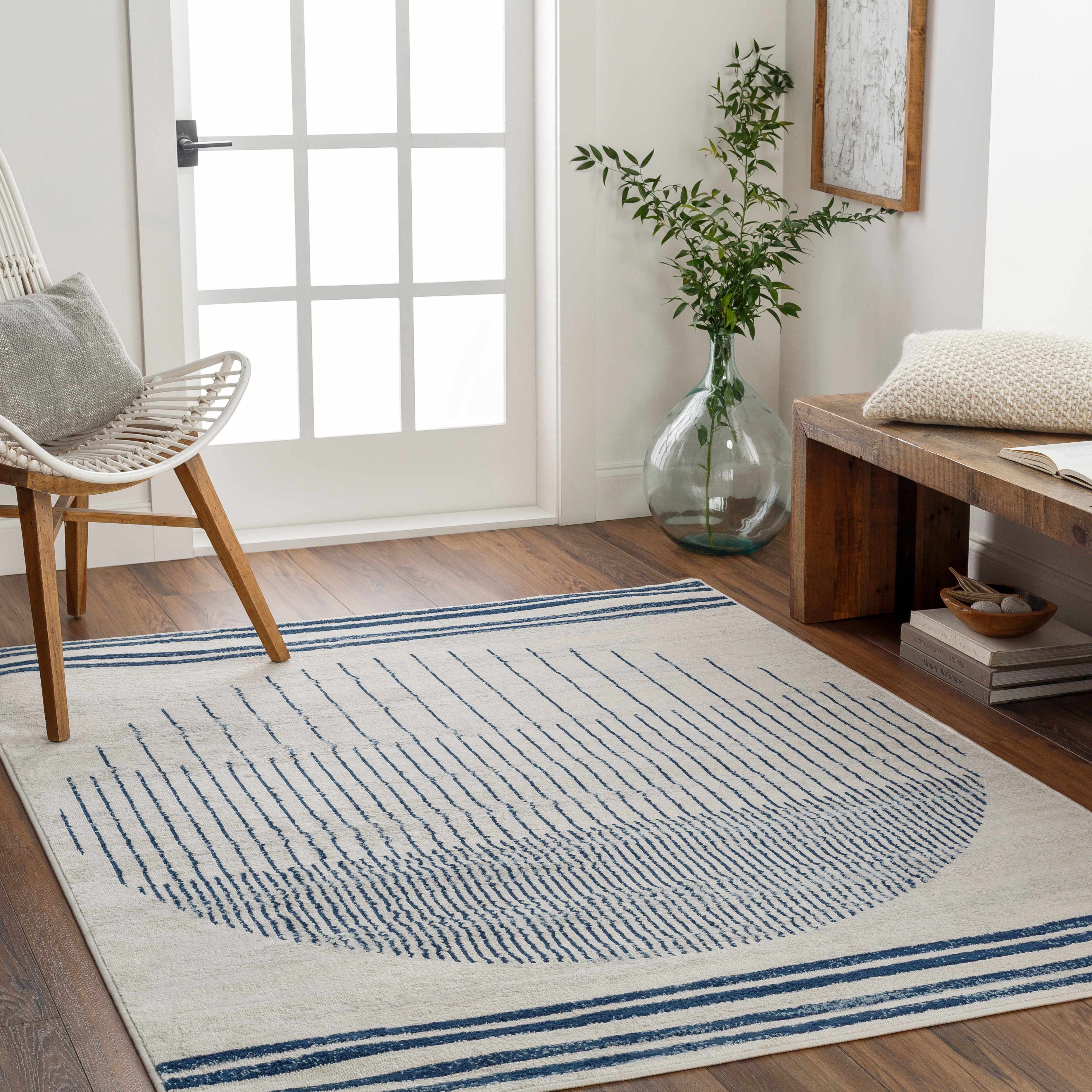 Geometrischer Angus-Teppich in Blau und Wei&szlig;