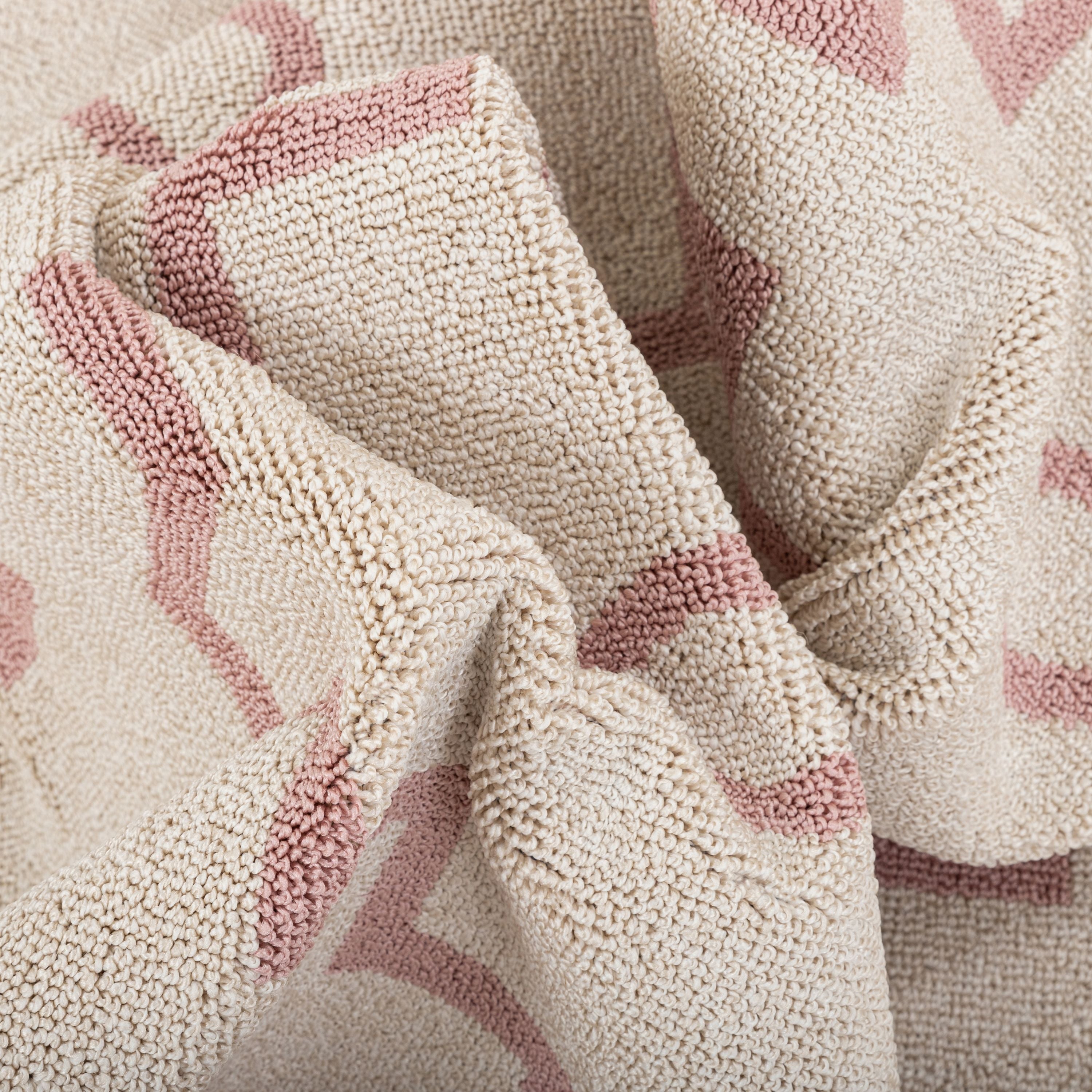 Mica Southwestern Tribal Geometrischer Teppich im Kelim-Stil in Blush