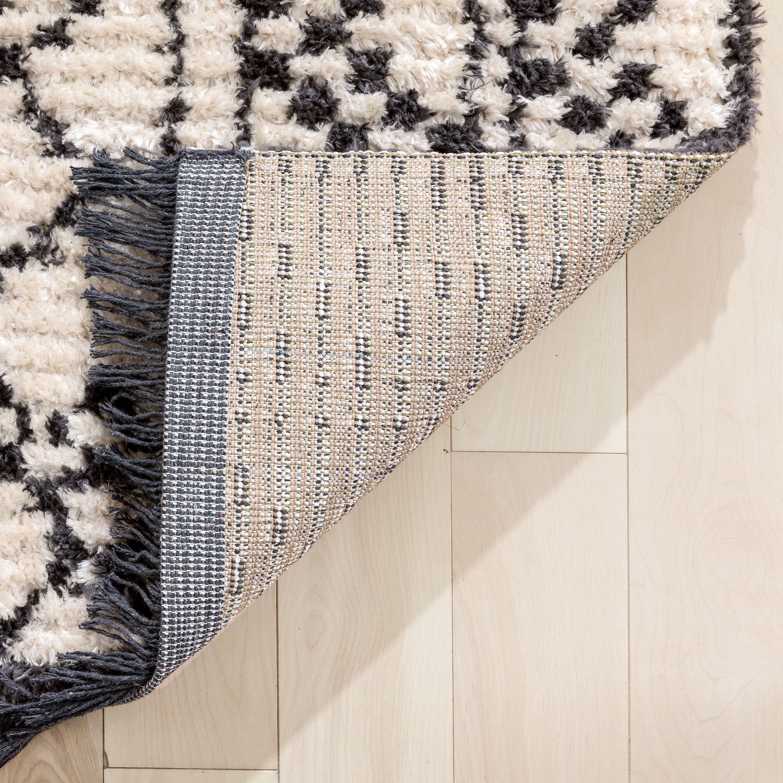 Tallulah Tribal-Teppich mit Rautengittermuster in Grau mit hochstrukturiertem Flor