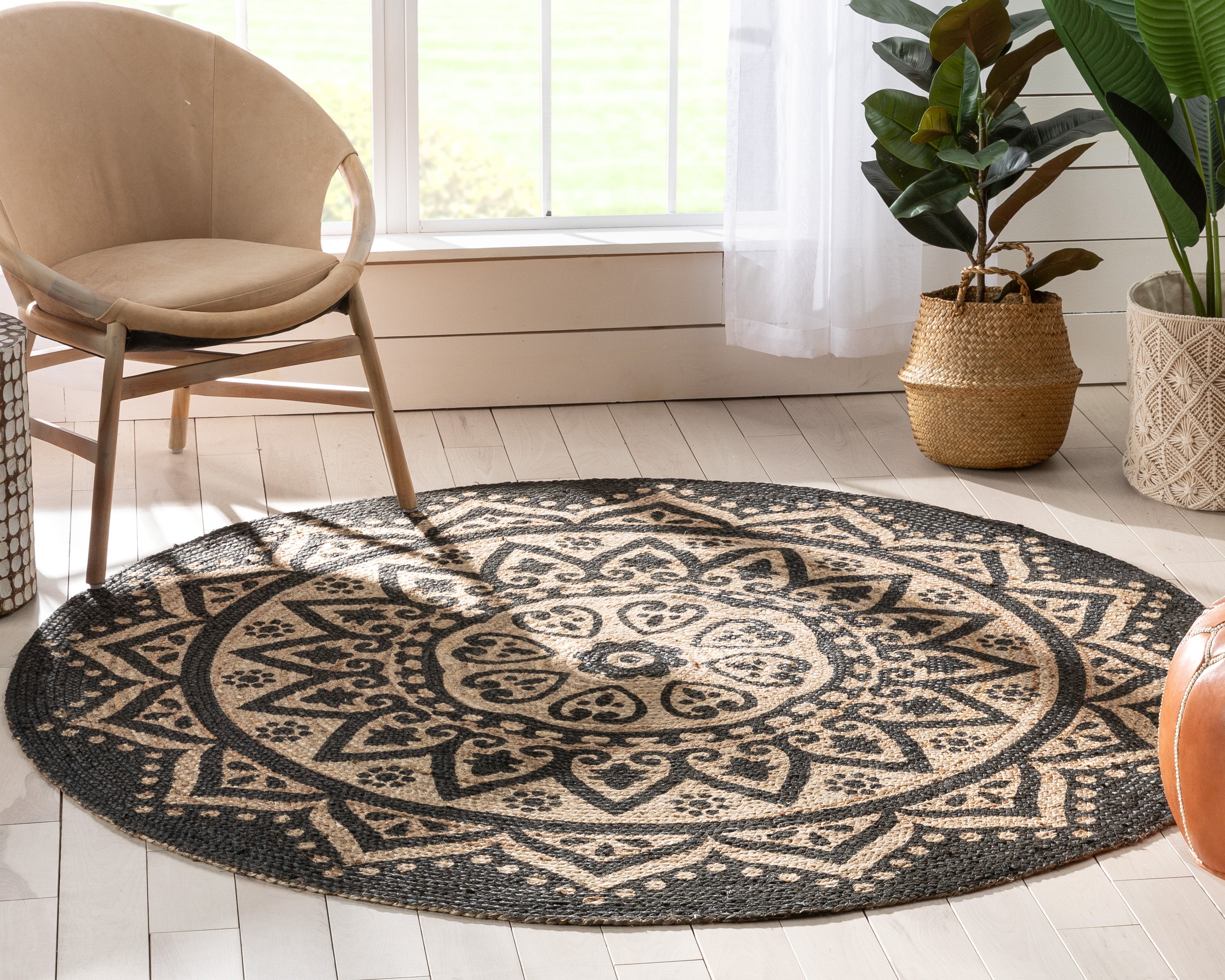 Kiera Bohemian Tribal handgeflochtener schwarzer Jute-Naturteppich