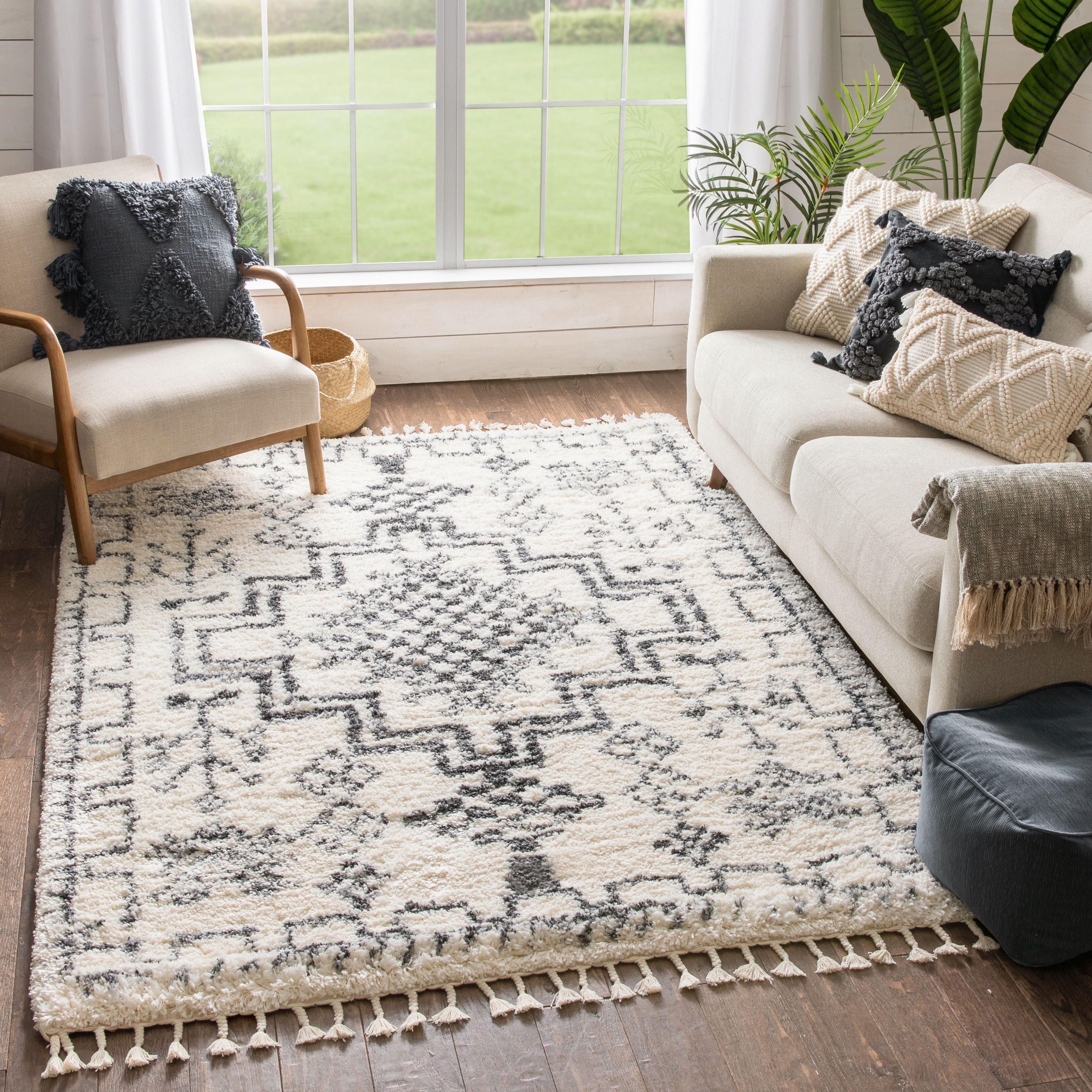 Emerson Tribal Medallion Ivory Super Soft Shag Rug von Rebecca Propes