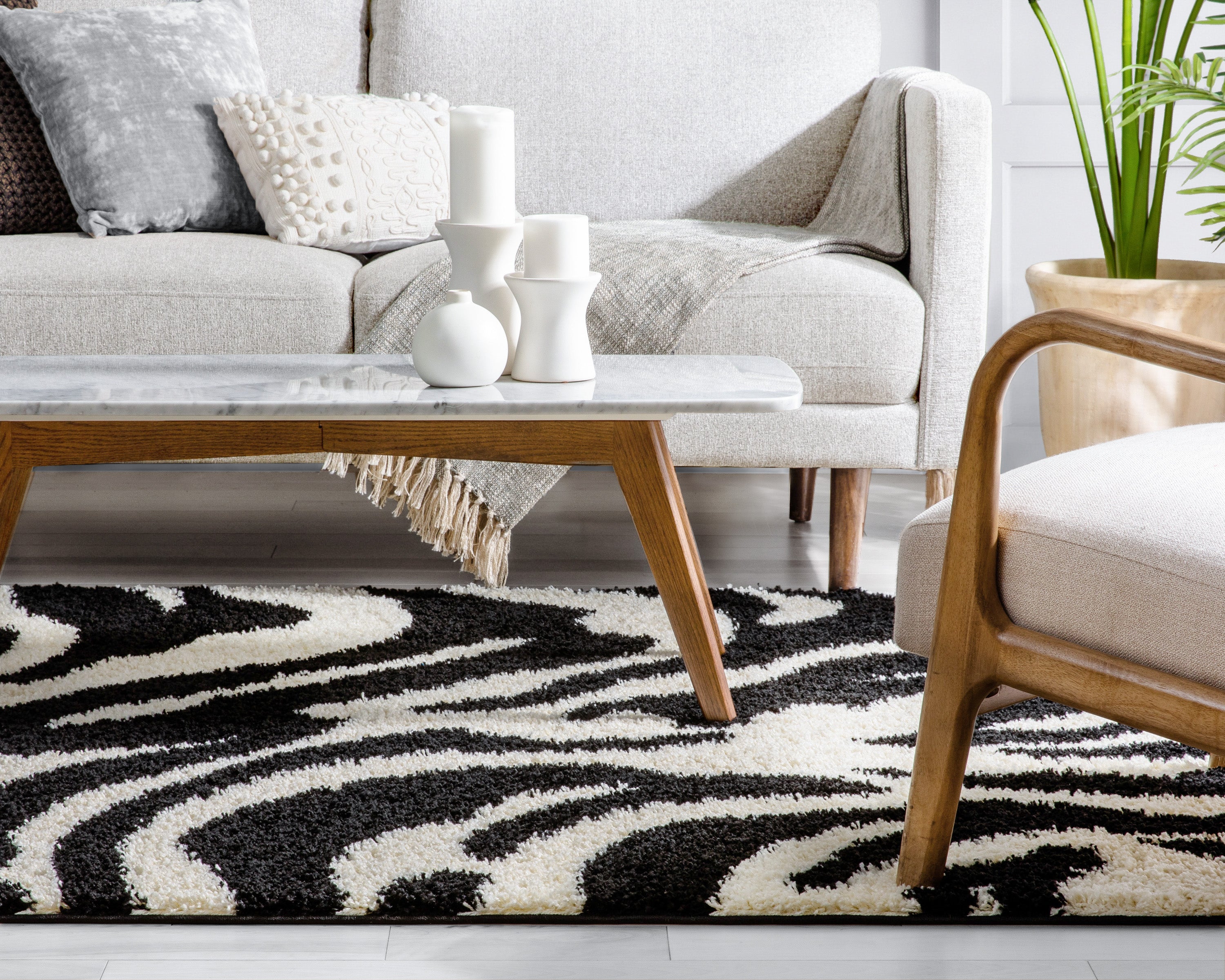 Moderner Shag-Teppich in Safari-Zebra-Optik in Schwarz