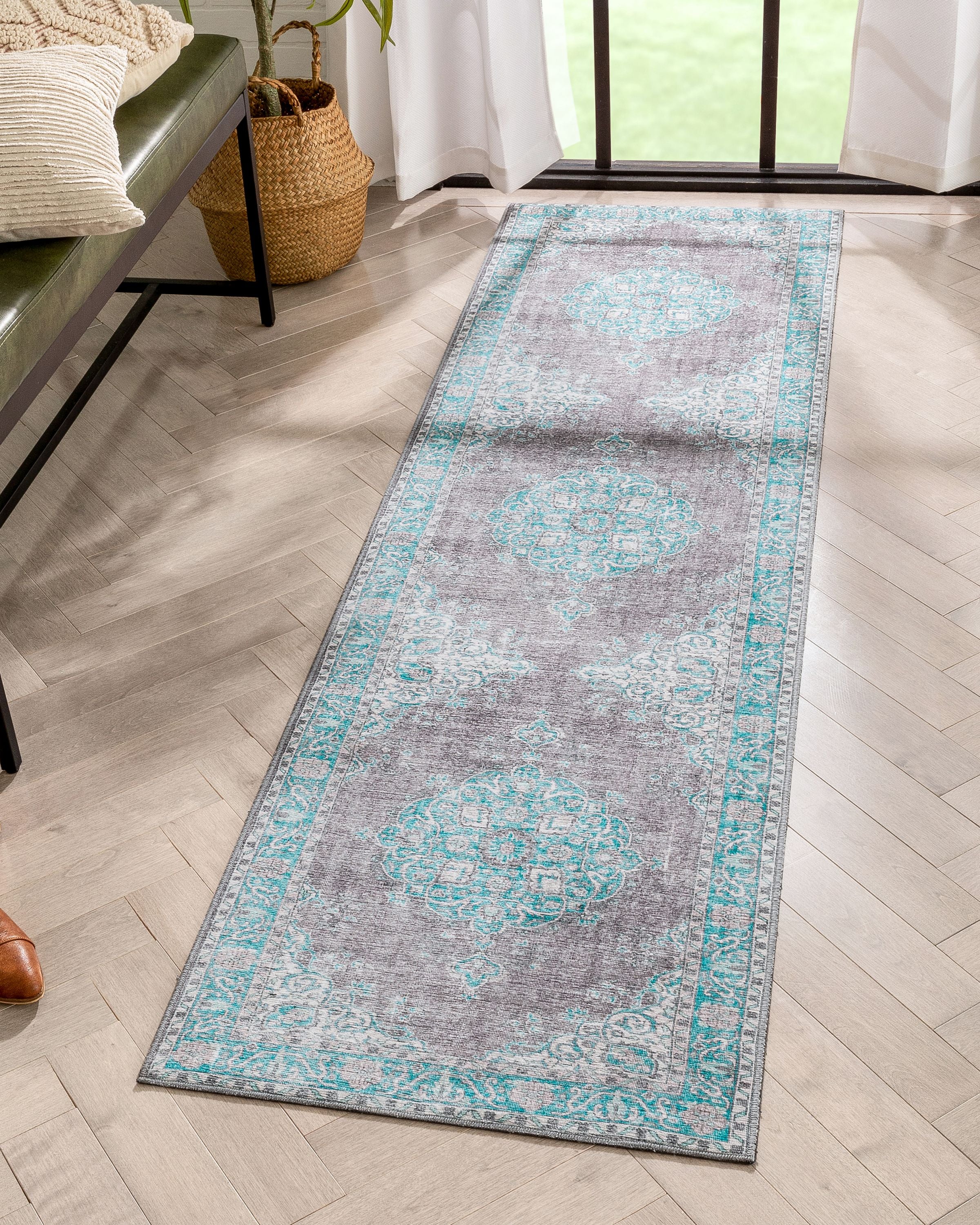 Tarifa Vintage B&ouml;hmischer Medaillon-Teppich in Hellblau, maschinenwaschbar von Chill Rugs