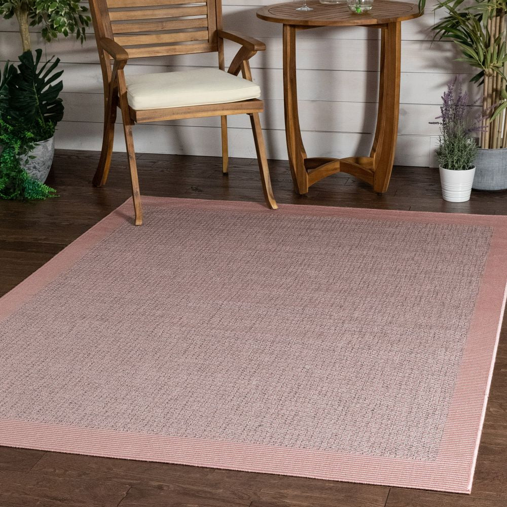 Odin Flachgewebe-Teppich mit fester und gestreifter Bord&uuml;re f&uuml;r den Innen- und Au&szlig;enbereich in Blush