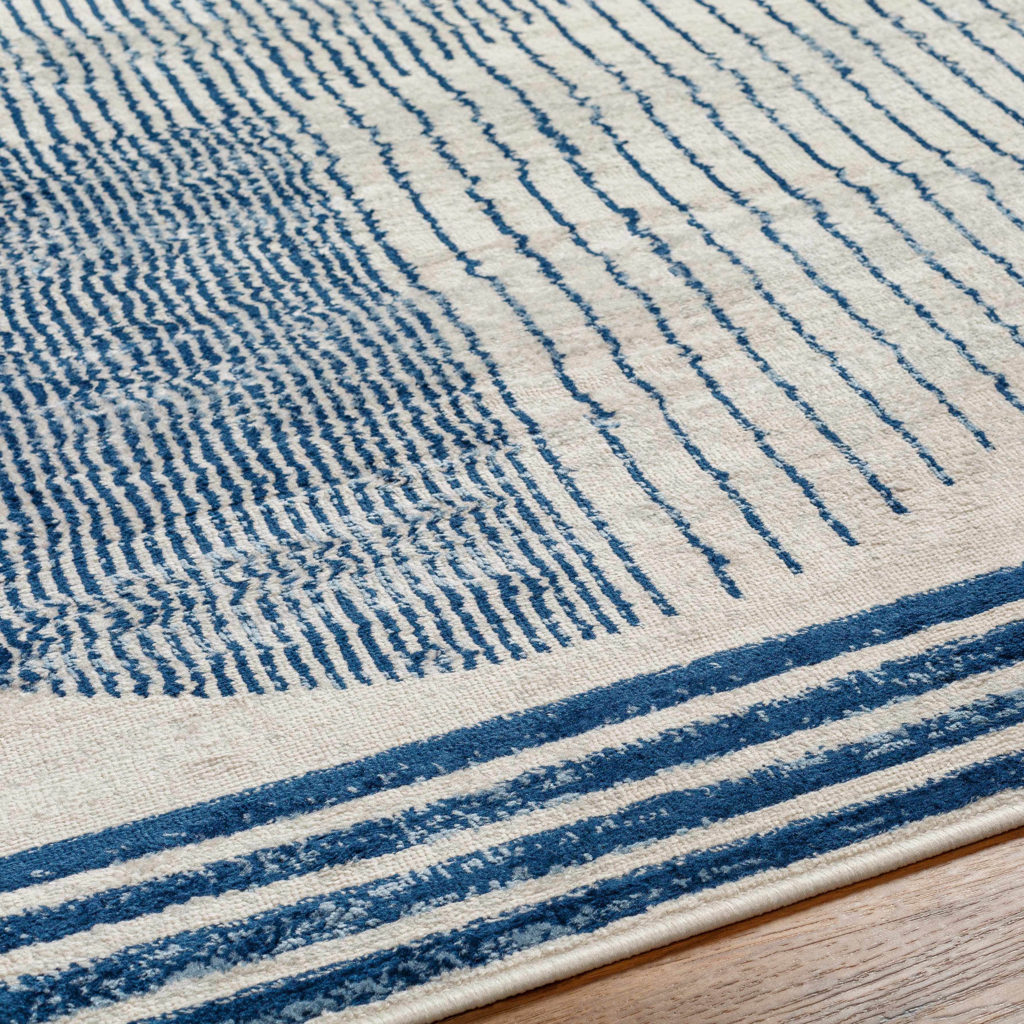 Geometrischer Zeke-Teppich in Wei&szlig; und Blau