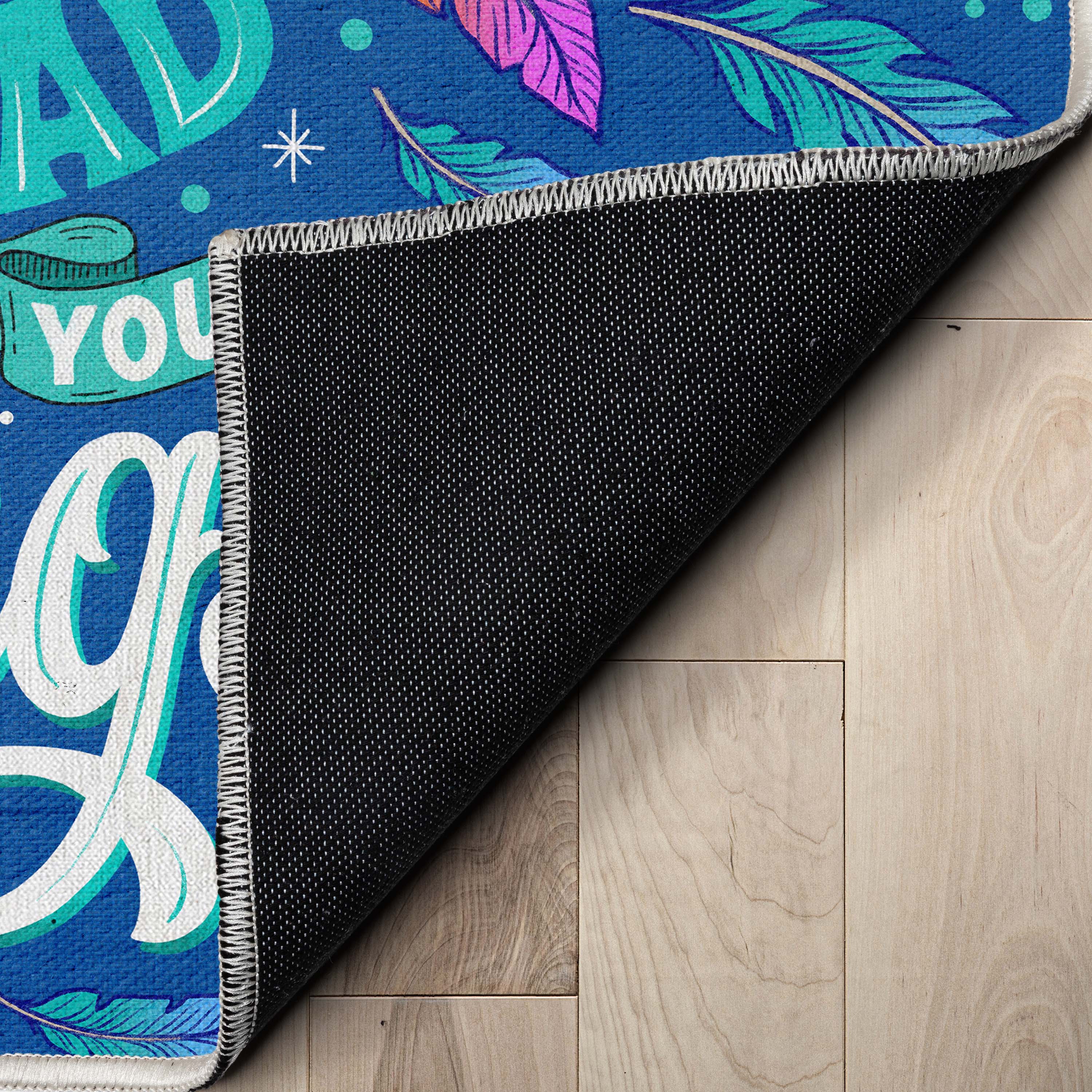 Blauer Teppich &bdquo;Spread Your Wings&ldquo;.