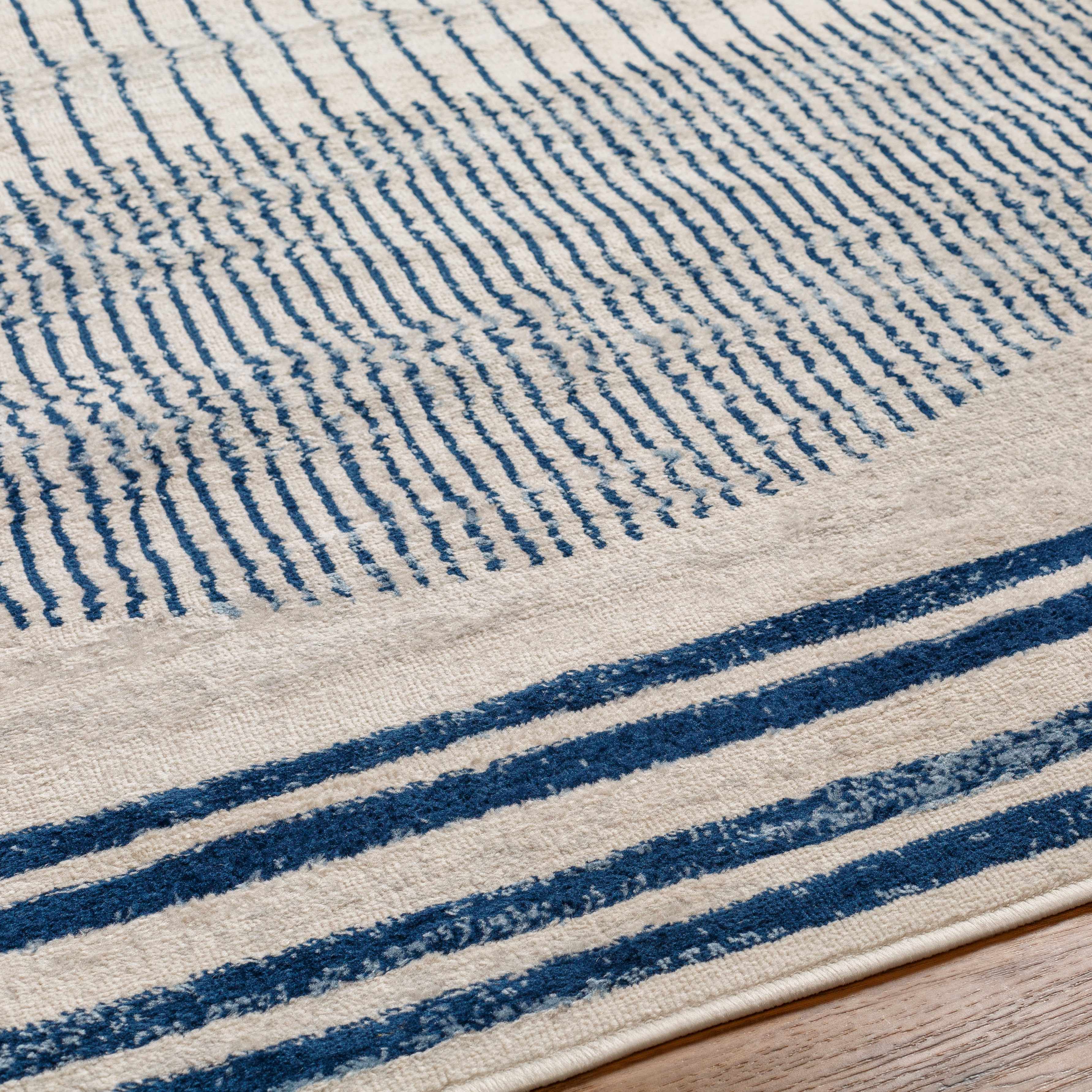 Geometrischer Angus-Teppich in Blau und Wei&szlig;