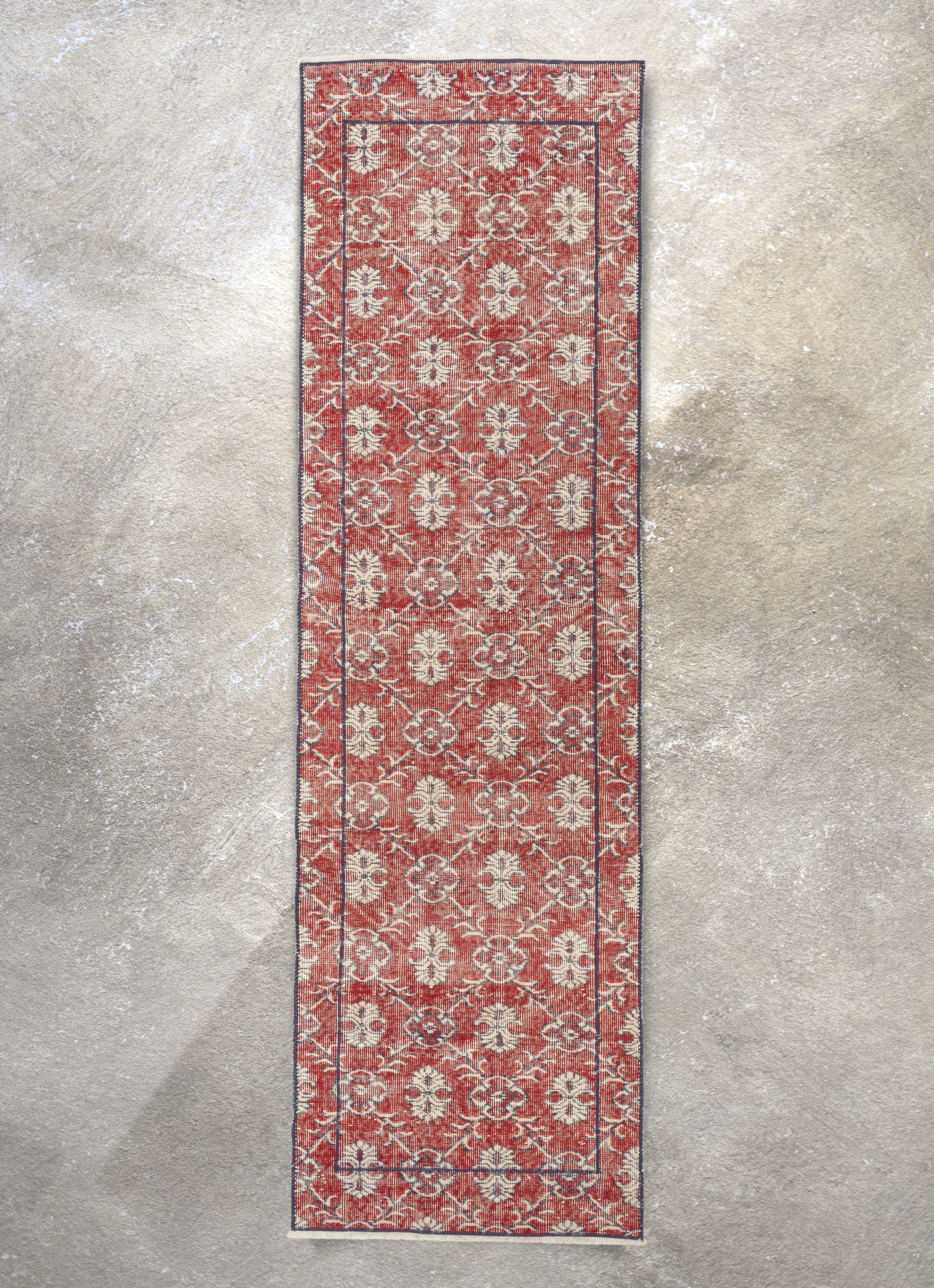 Roter und dunkelblauer Nizzo-Teppich mit geometrischem Gittermuster
