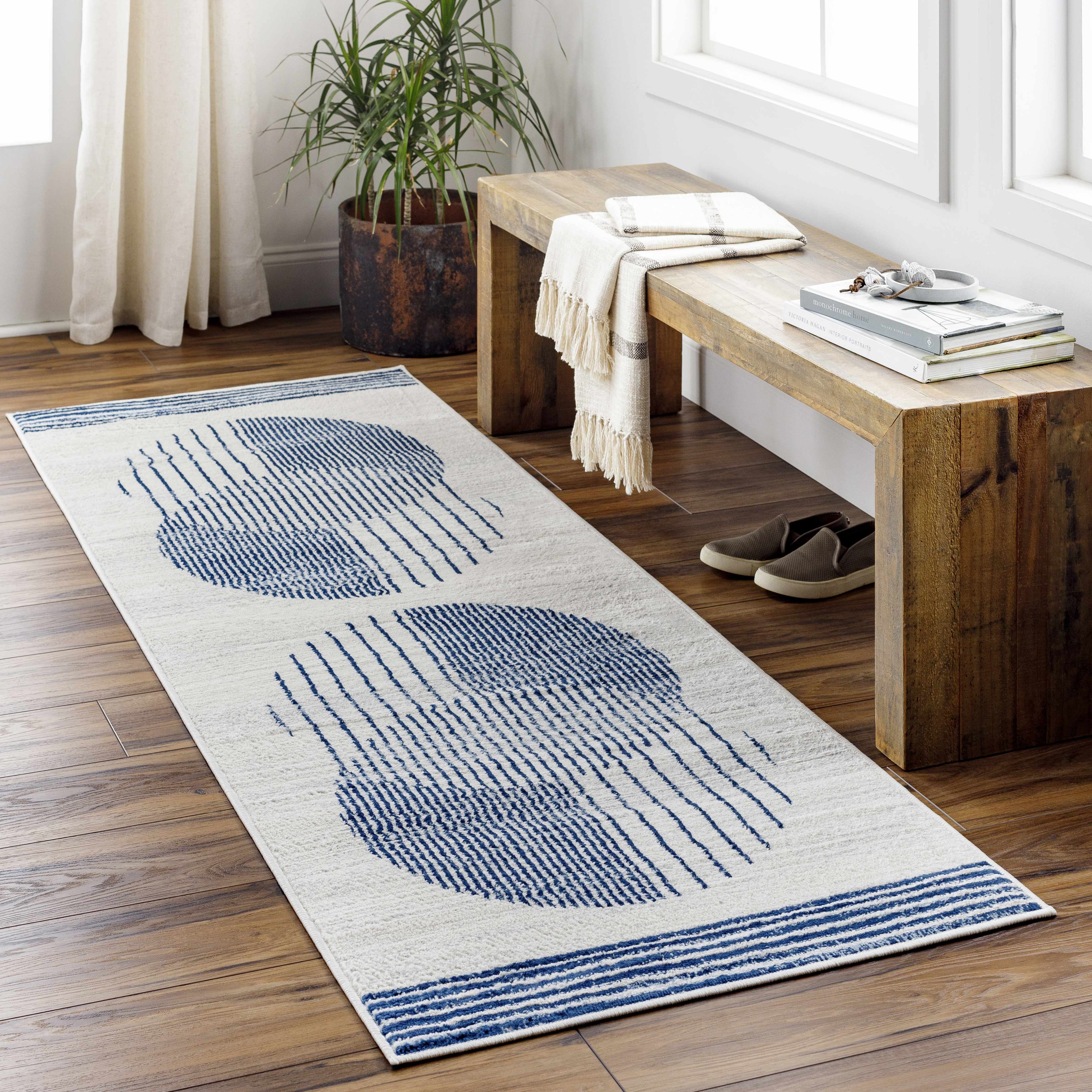 Geometrischer Zeke-Teppich in Wei&szlig; und Blau