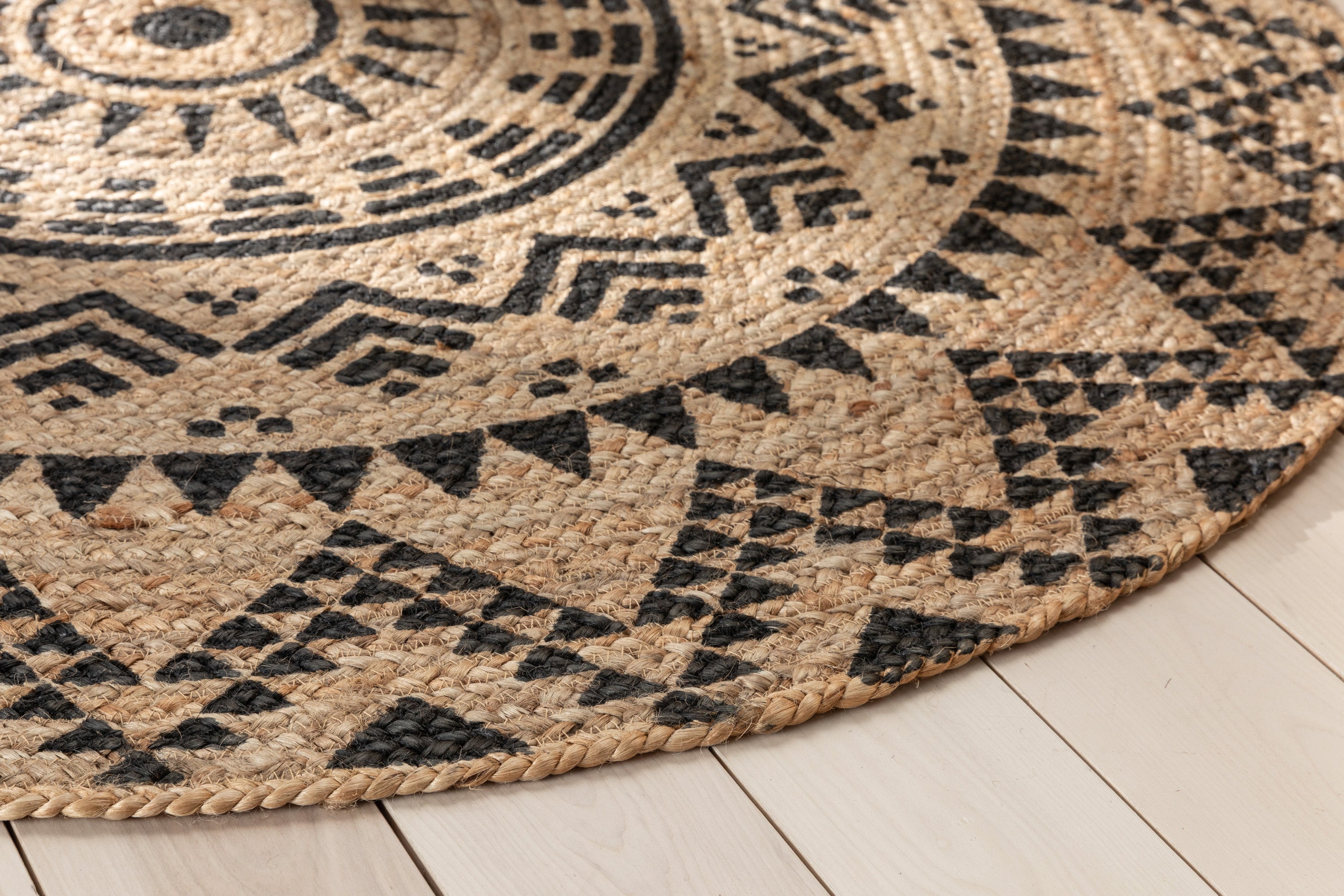 Kiera Bohemian Tribal handgeflochtener Jute-Teppich in Naturschwarz