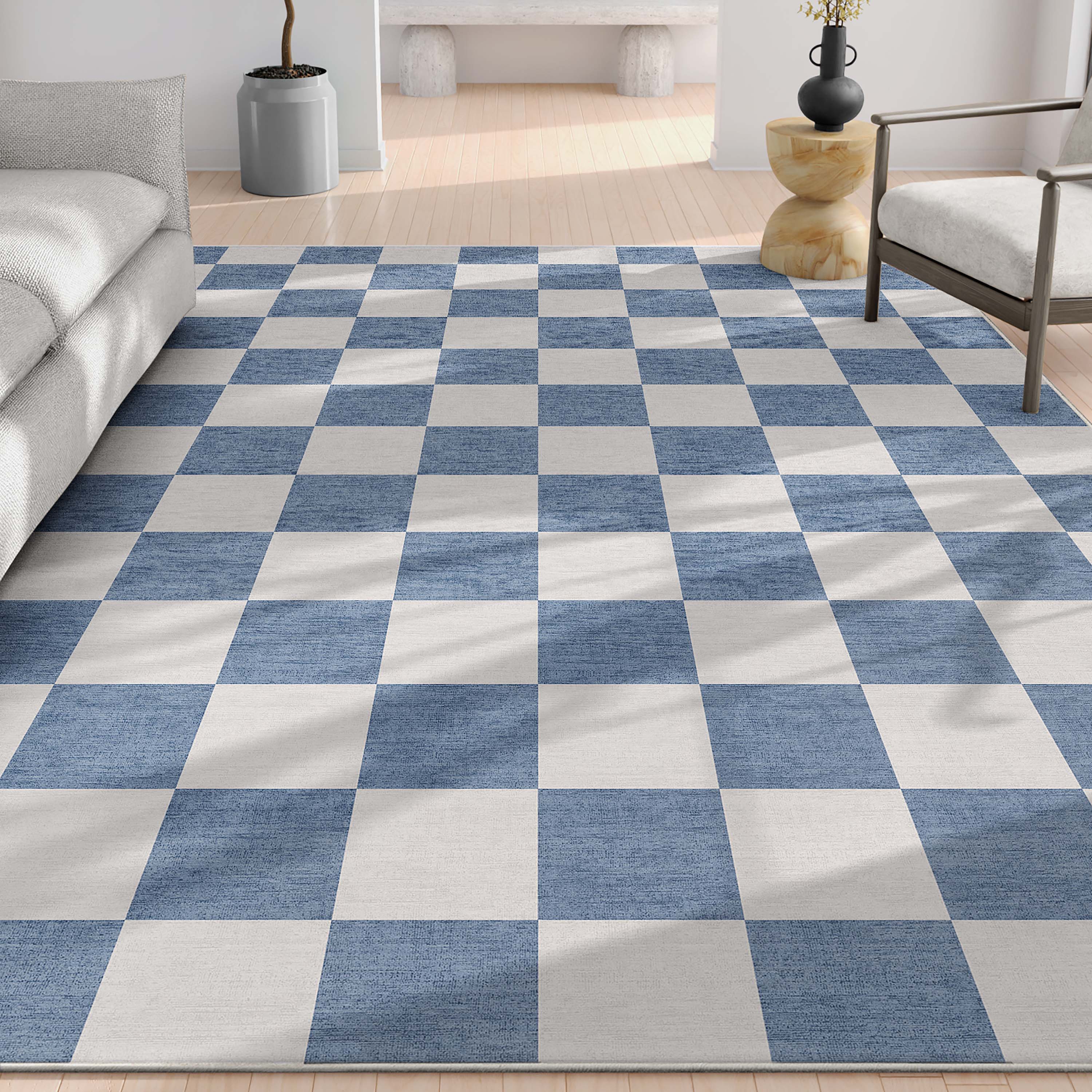 Blau-cremefarben karierter Squares-Flachgewebeteppich im Wohnzimmer