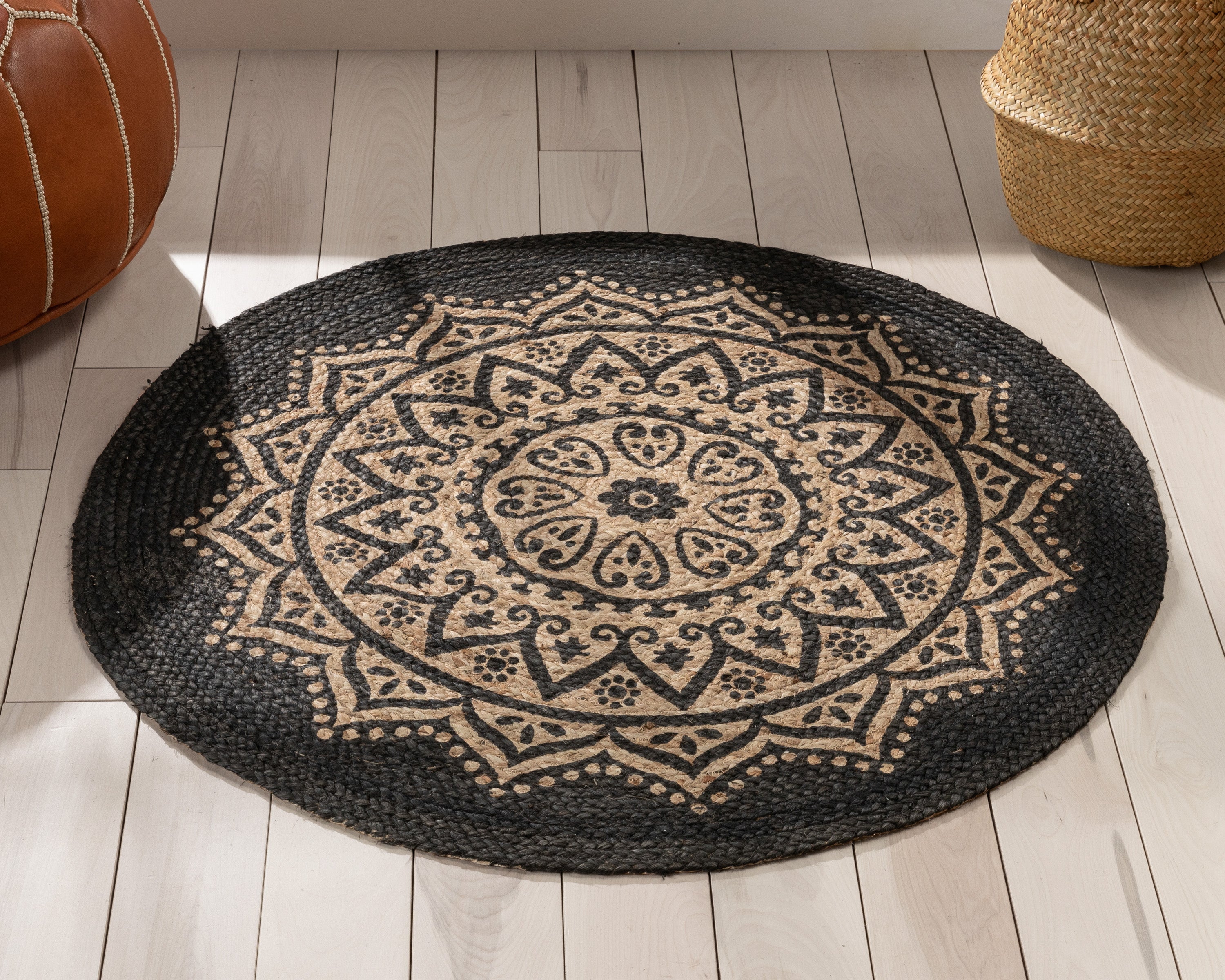 Kiera Bohemian Tribal handgeflochtener schwarzer Jute-Naturteppich