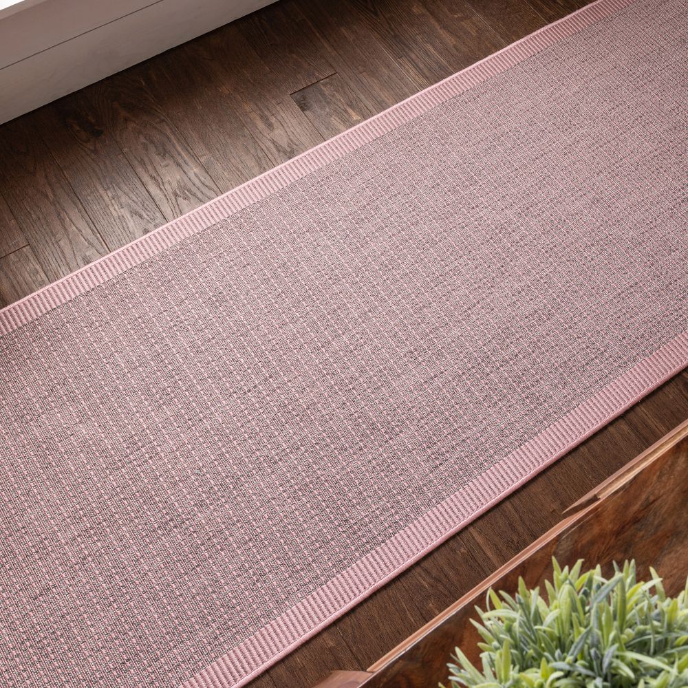 Odin Flachgewebe-Teppich mit fester und gestreifter Bord&uuml;re f&uuml;r den Innen- und Au&szlig;enbereich in Blush