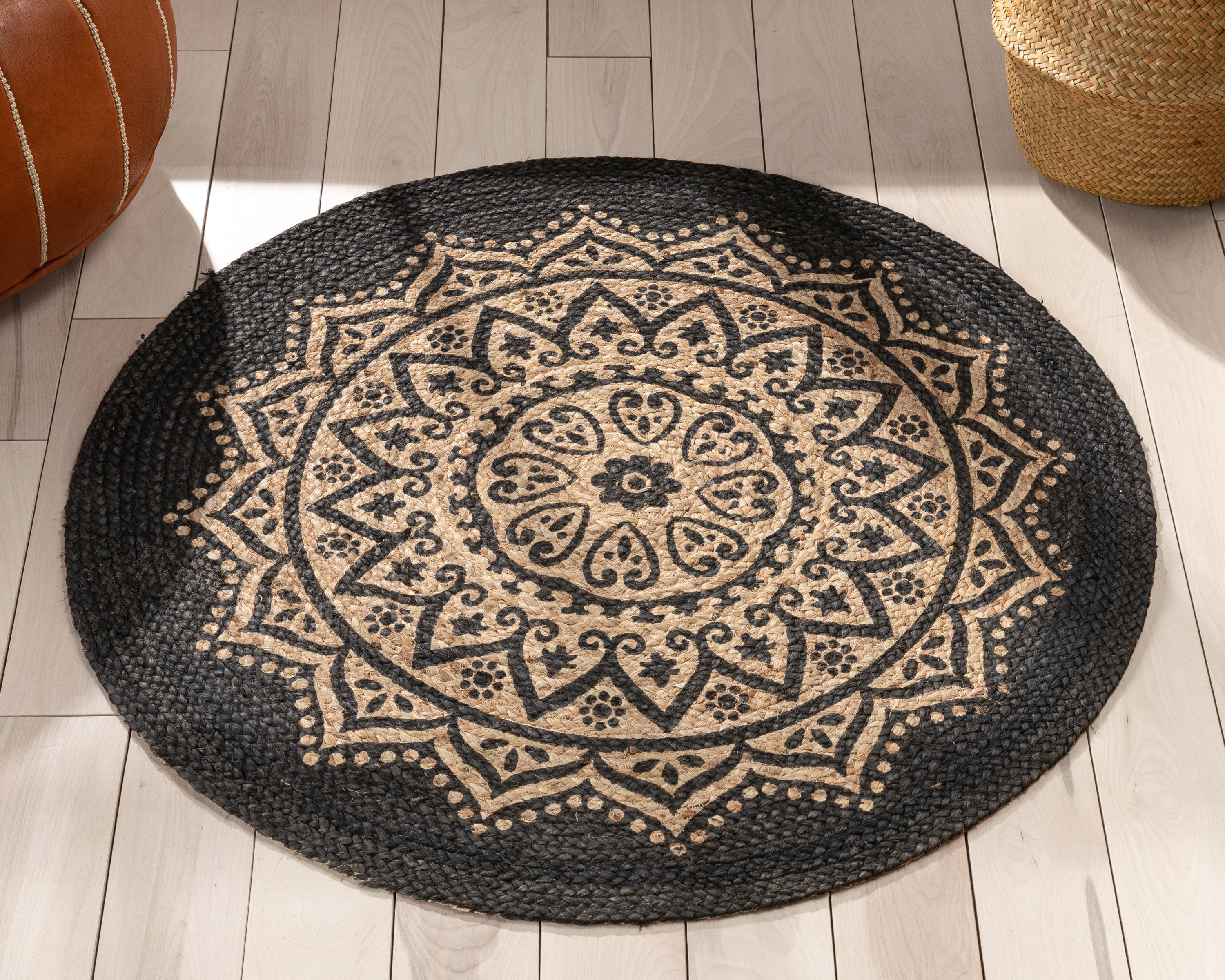 Kiera Bohemian Tribal handgeflochtener schwarzer Jute-Naturteppich