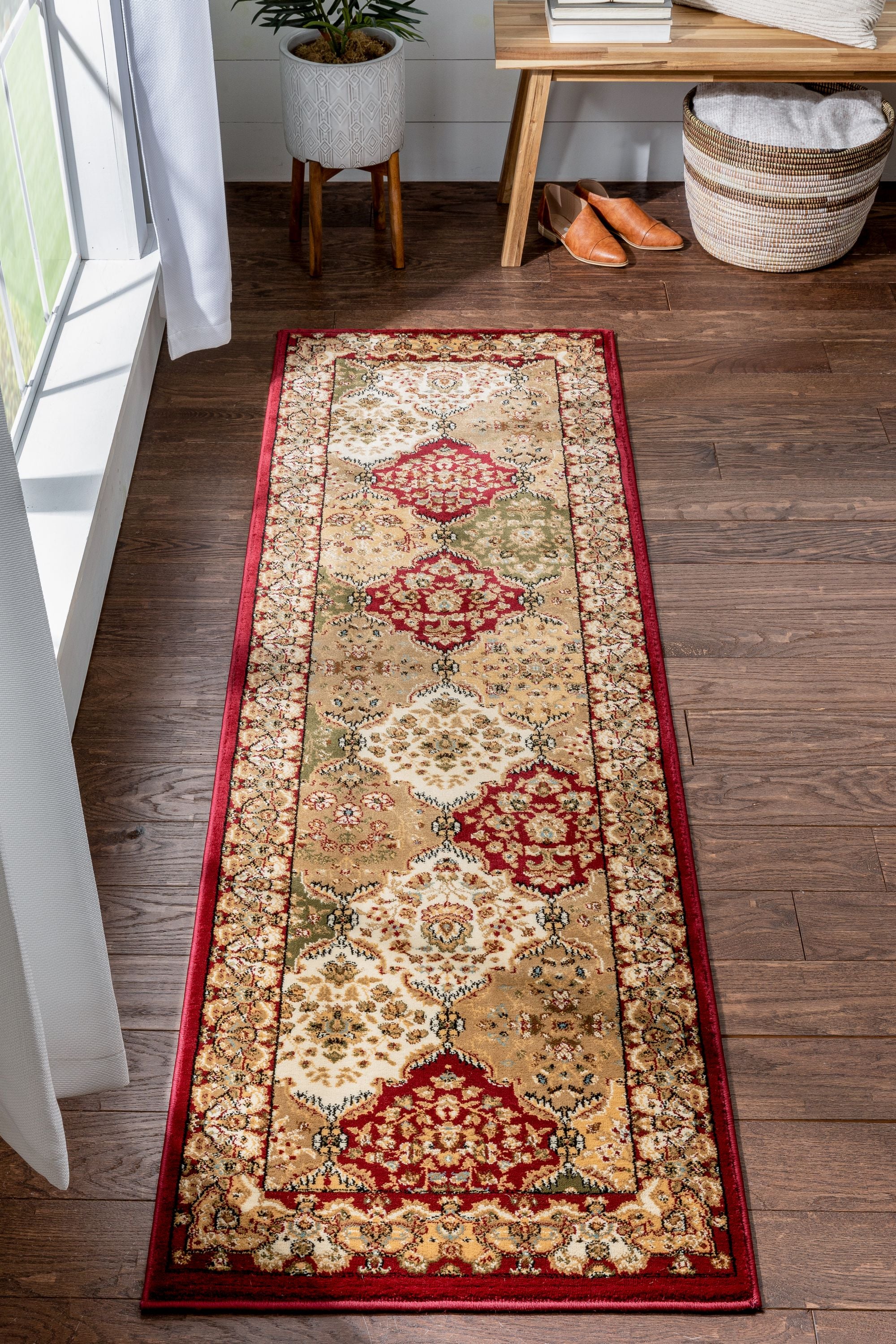 Traditioneller roter Mina-Khani-Teppich