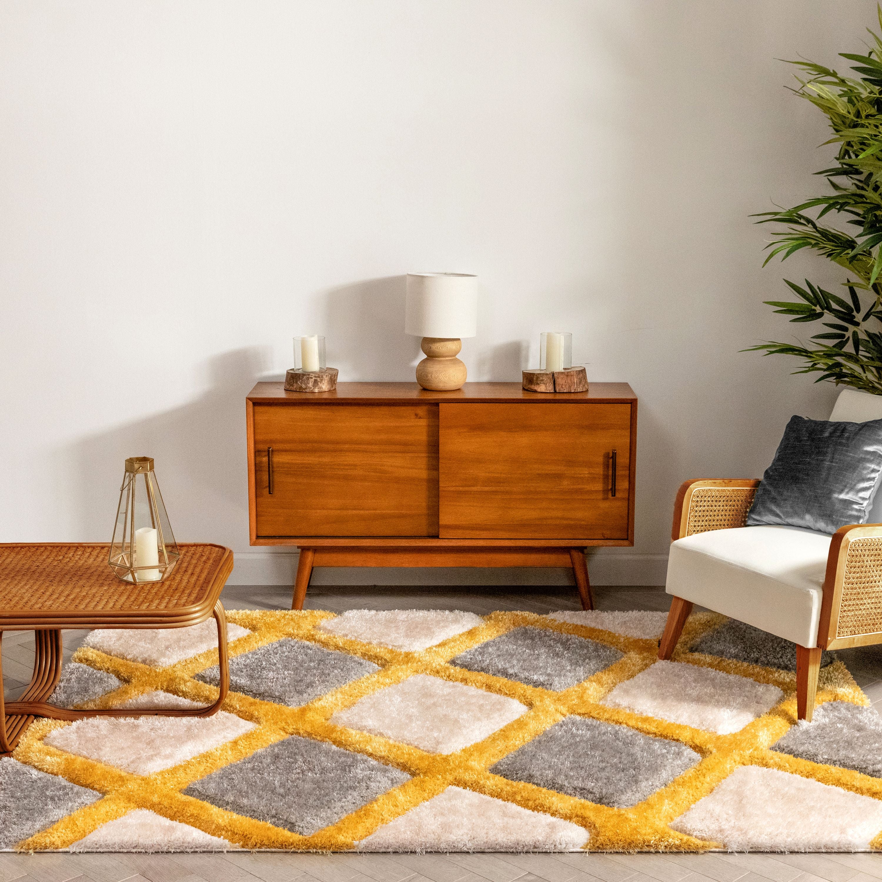 Eleganter, moderner, geometrischer 3D-strukturierter Shag-Teppich in Gelb von Chill Rugs