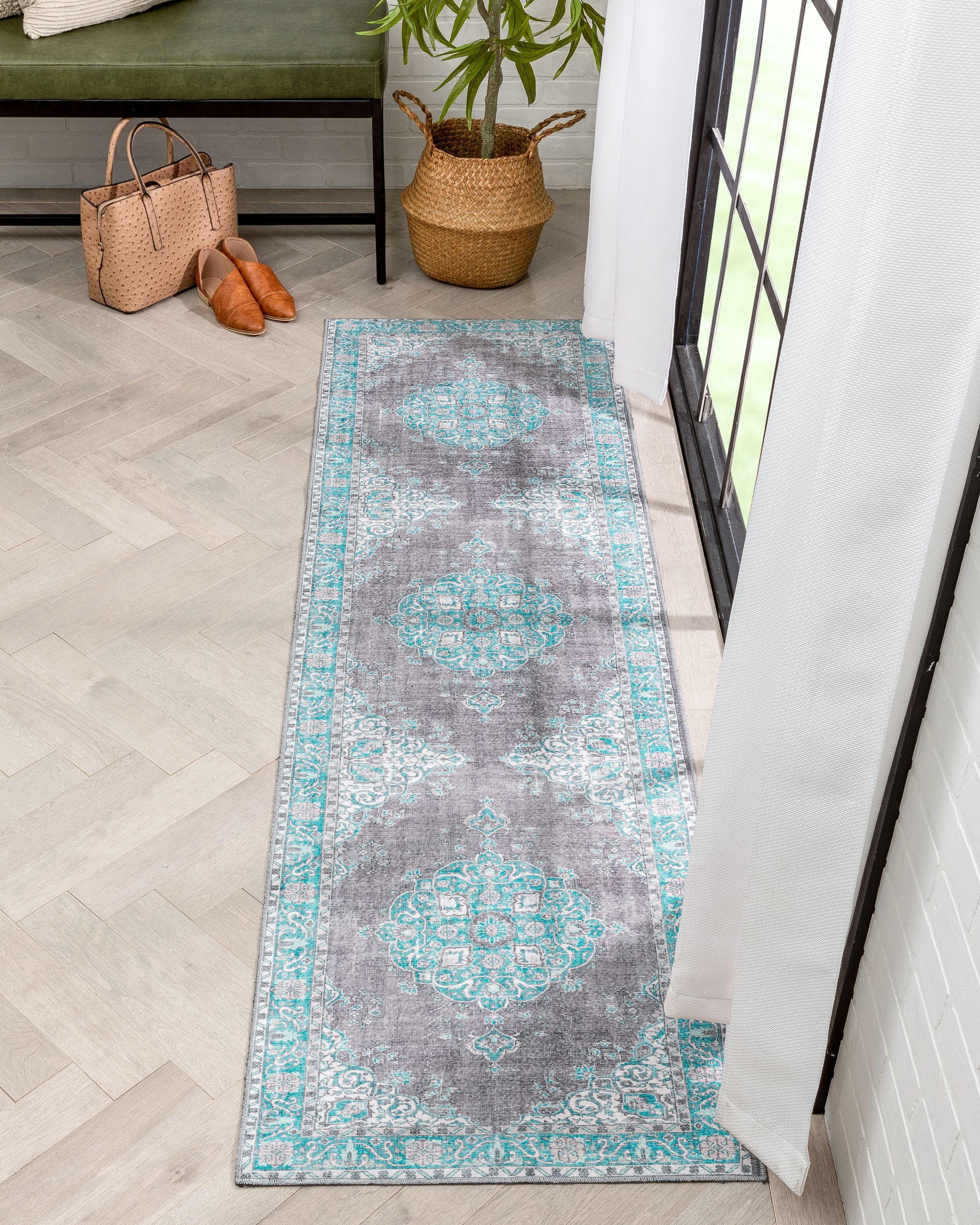Tarifa Vintage B&ouml;hmischer Medaillon-Teppich in Hellblau, maschinenwaschbar von Chill Rugs