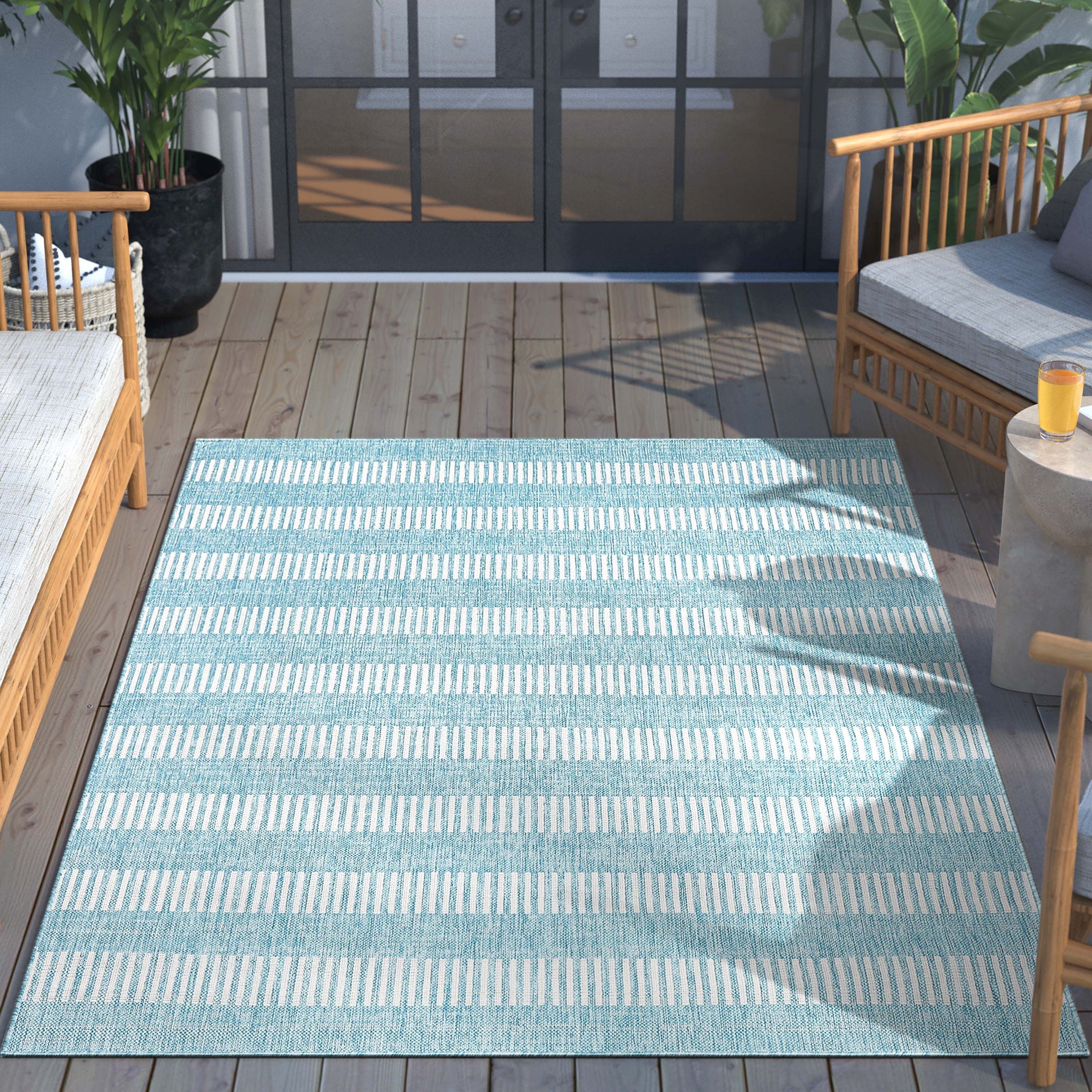 Stria Modern Stripes Flachgewebe-Teppich f&uuml;r den Innen- und Au&szlig;enbereich in Blau