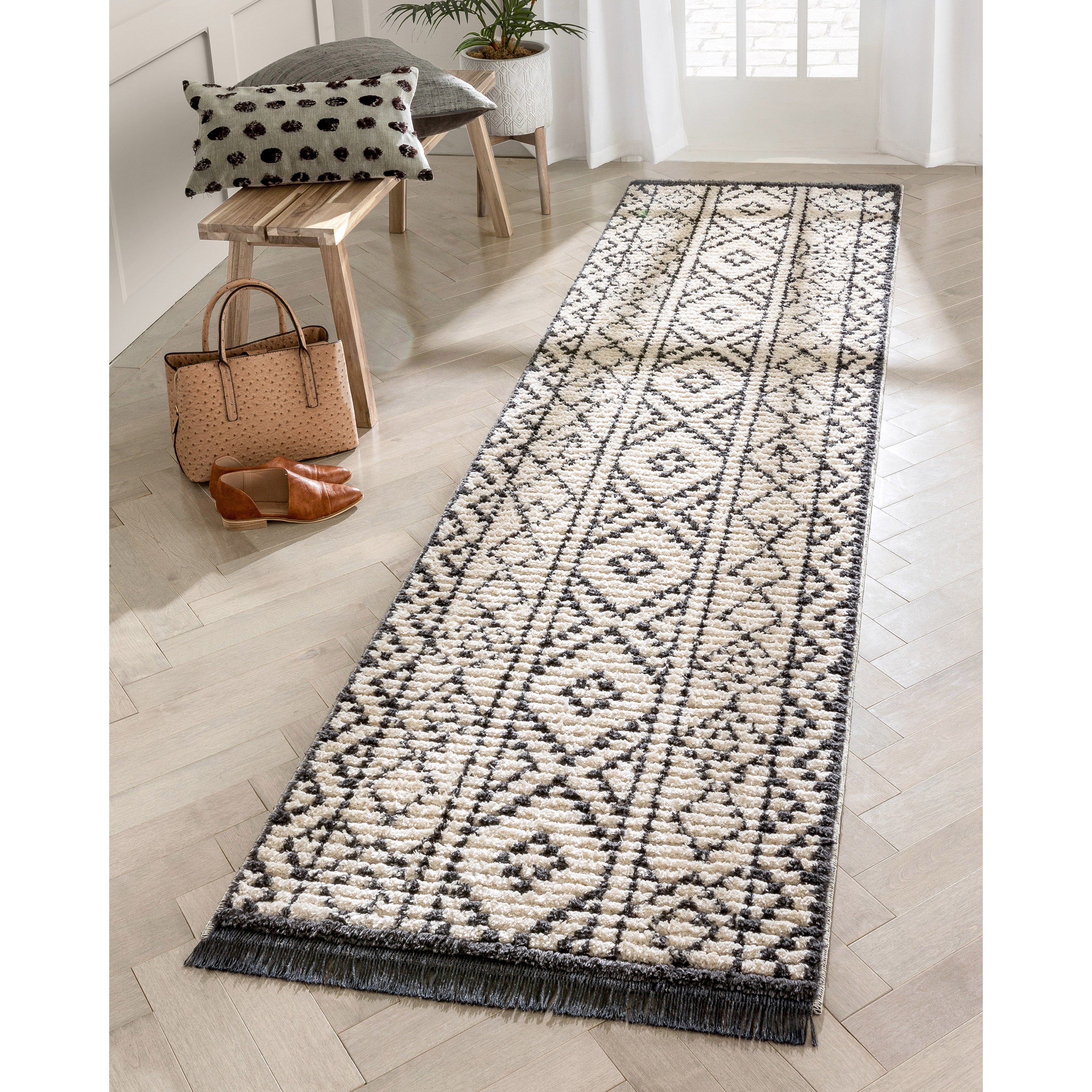 Tallulah Tribal-Teppich mit Rautengittermuster in Grau mit hochstrukturiertem Flor