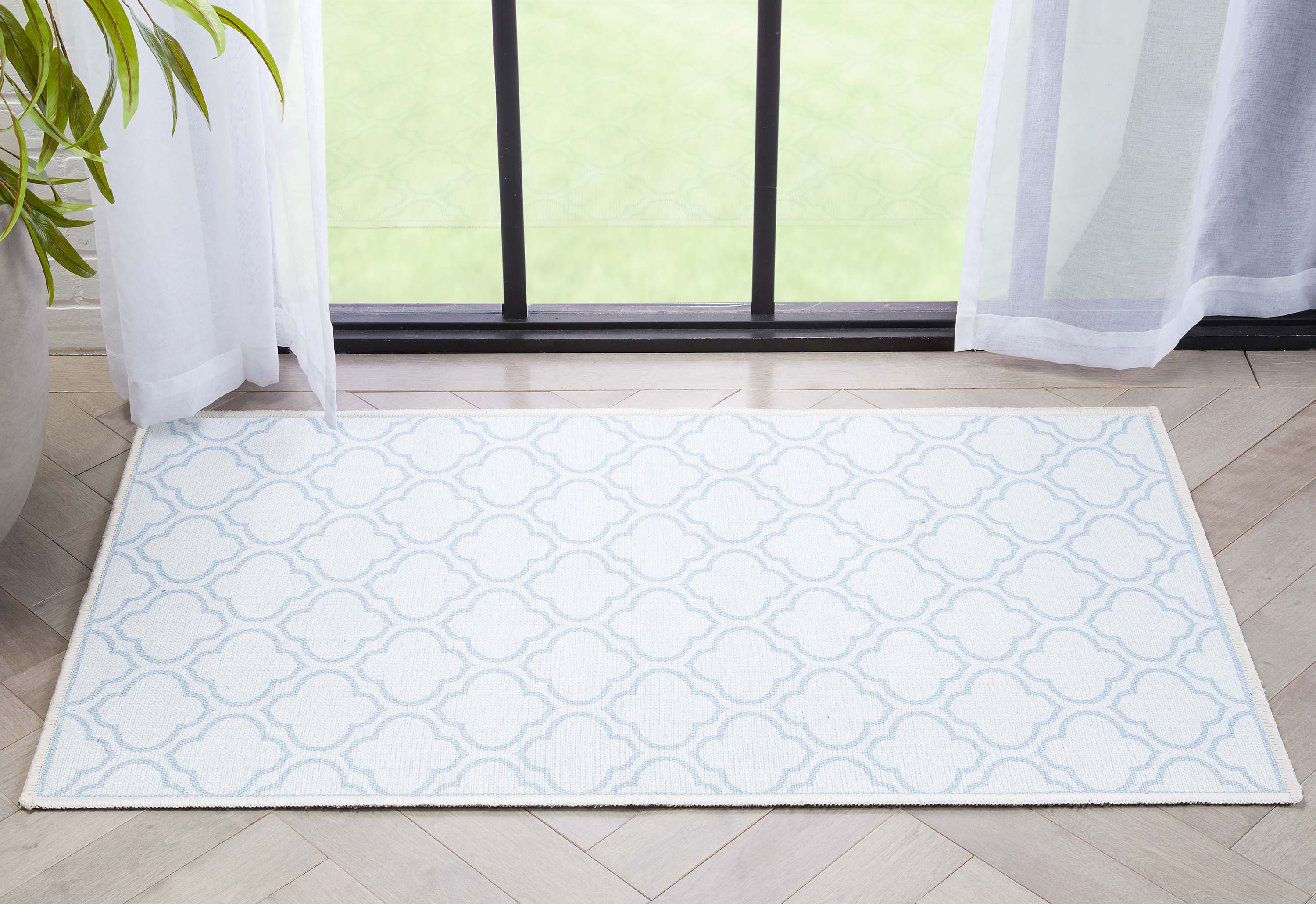 Lattice Marokkanischer Spalier-Teppich aus Elfenbein und Hellblau mit Flachgewebe