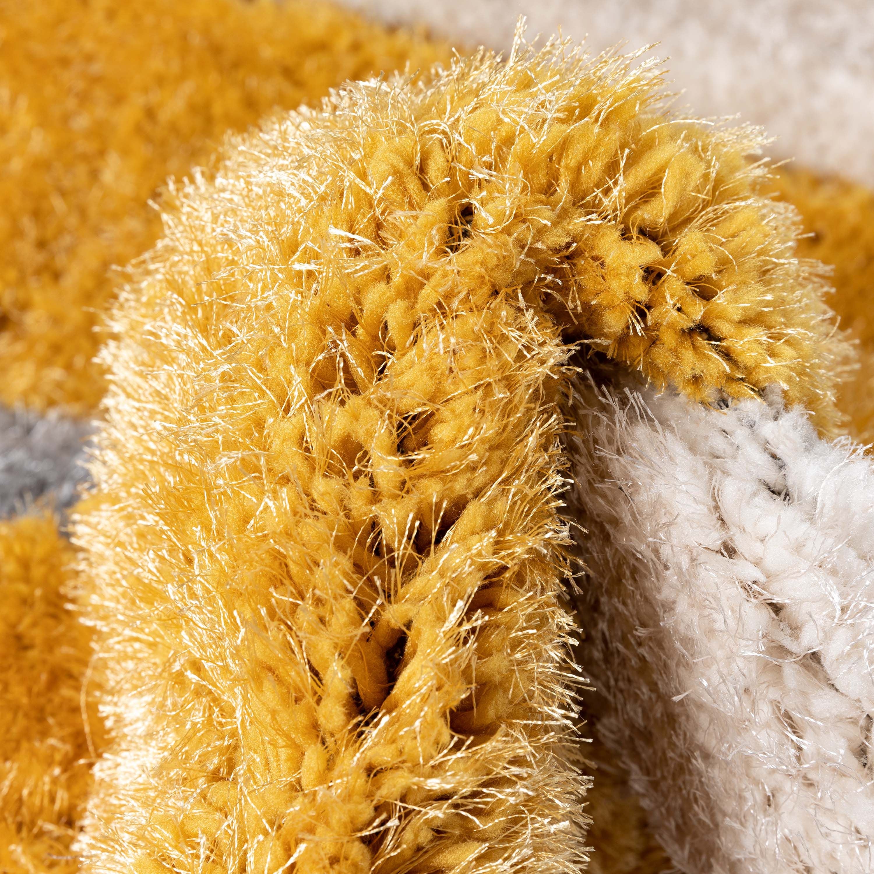 Eleganter, moderner, geometrischer 3D-strukturierter Shag-Teppich in Gelb von Chill Rugs