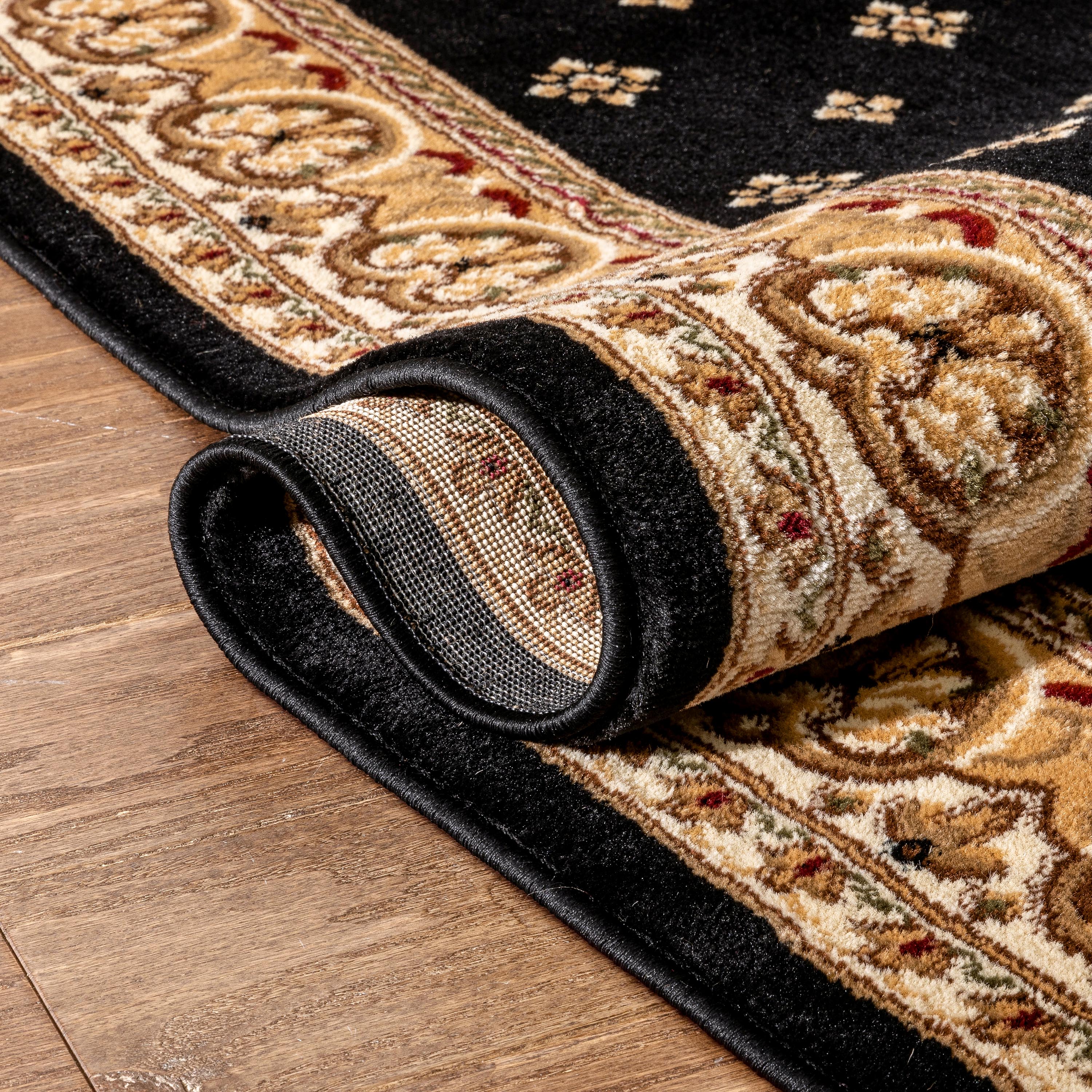 Schwarzer traditioneller Teppich &bdquo;Hudson Terrace&ldquo;.