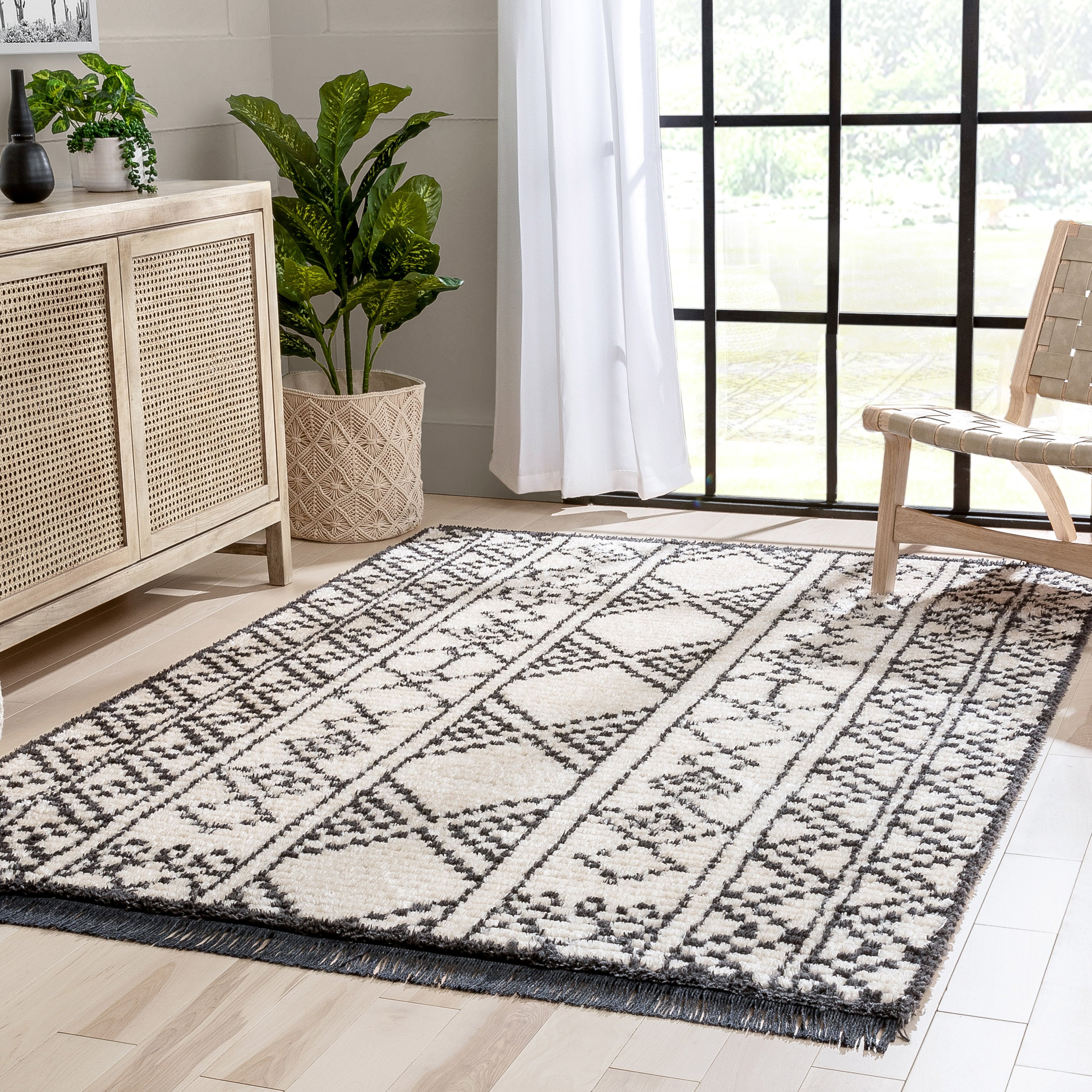Tallulah Tribal-Teppich mit Rautengittermuster in Grau mit hochstrukturiertem Flor