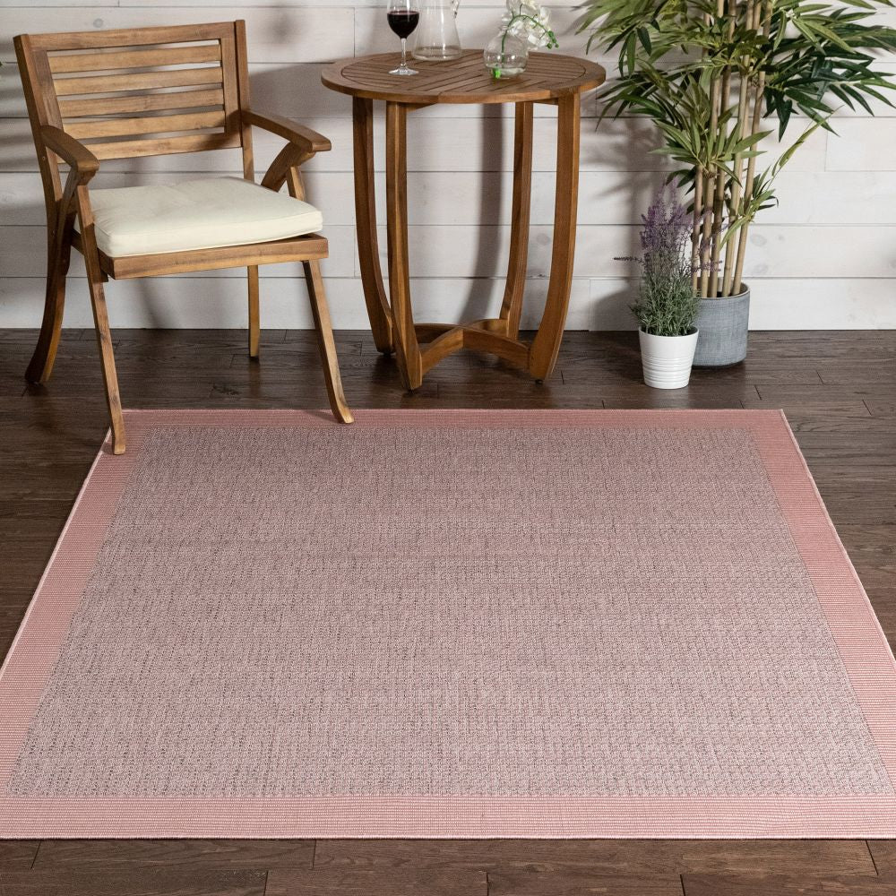 Odin Flachgewebe-Teppich mit fester und gestreifter Bord&uuml;re f&uuml;r den Innen- und Au&szlig;enbereich in Blush
