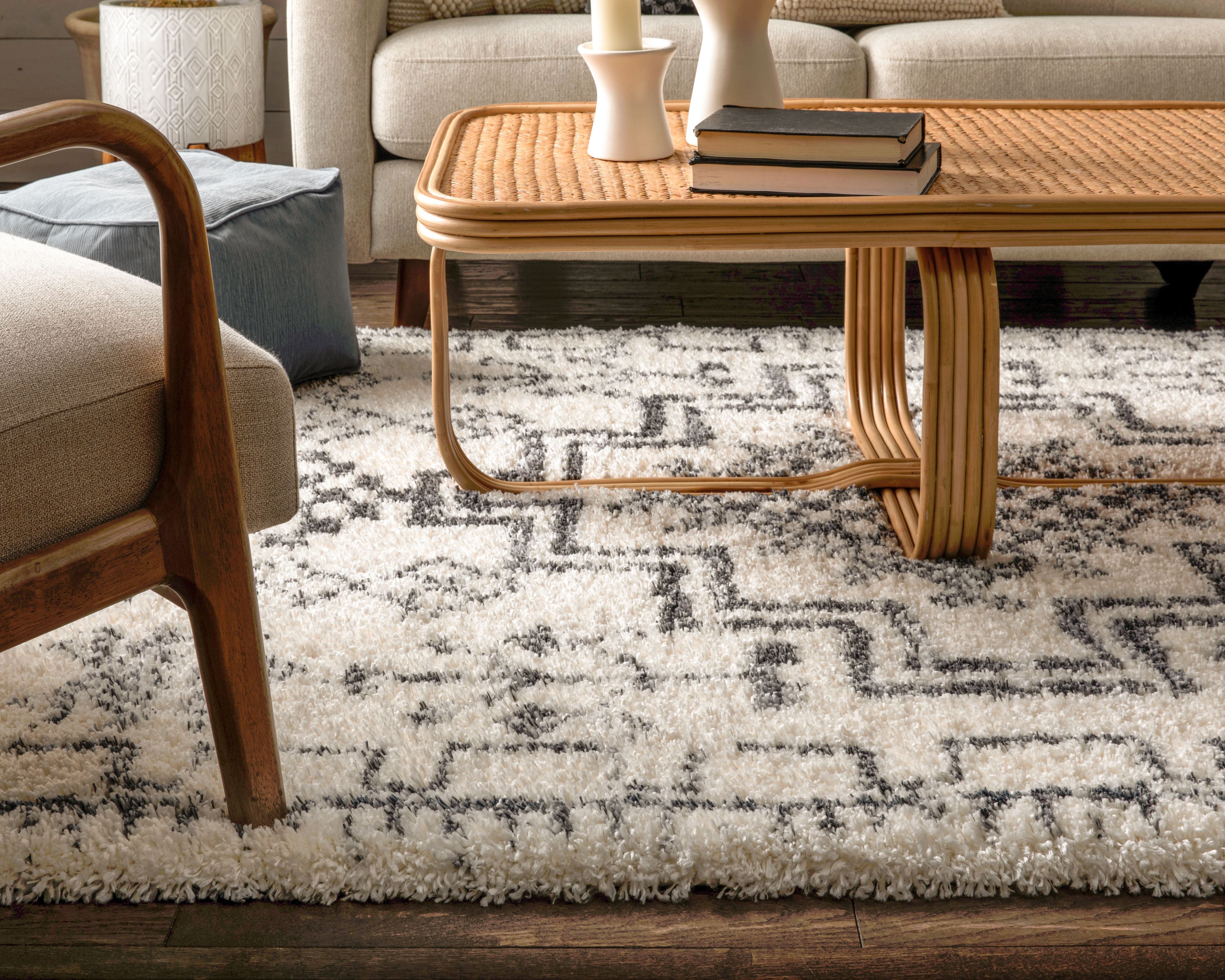 Emerson Tribal Medallion Ivory Super Soft Shag Rug von Rebecca Propes