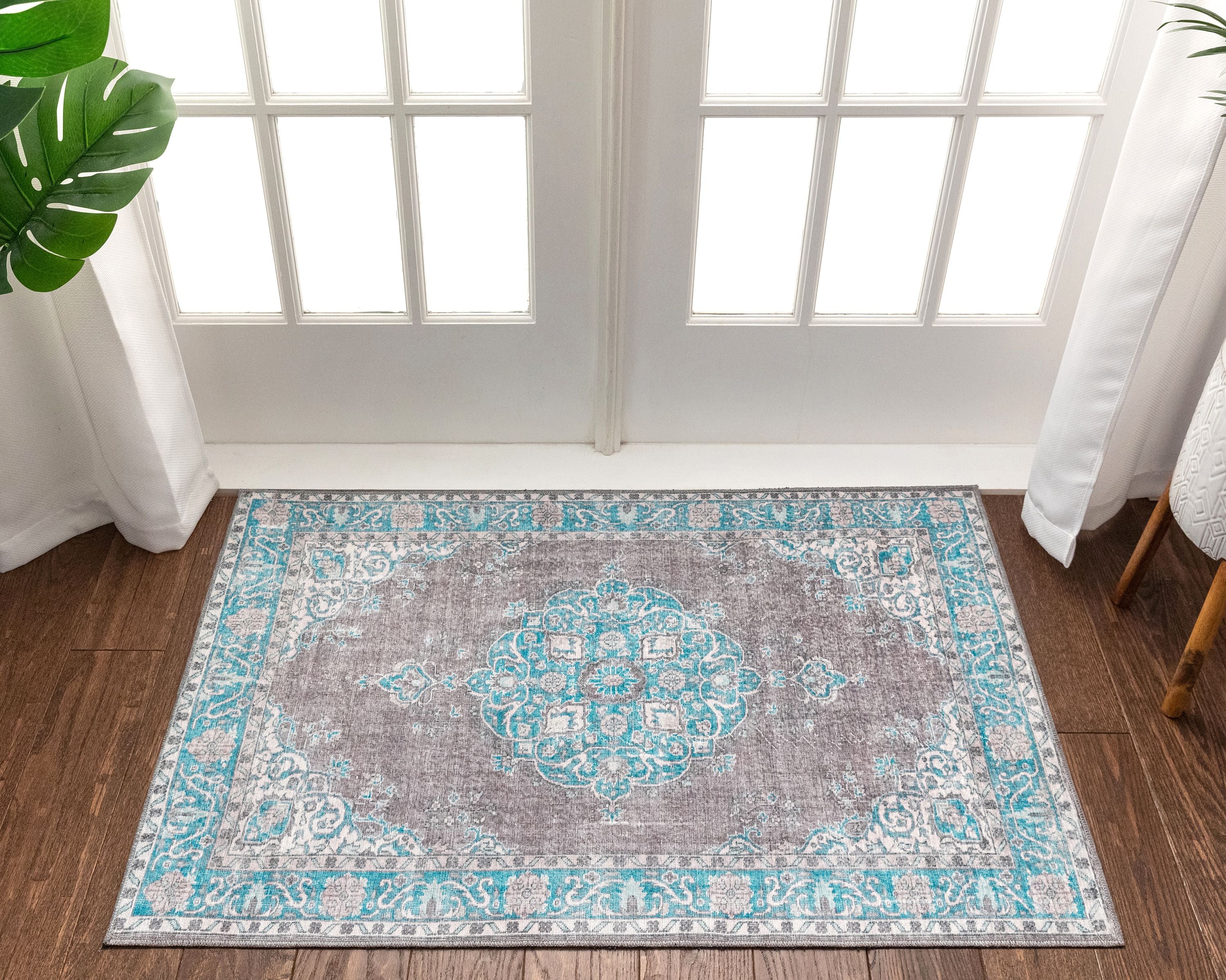 Tarifa Vintage B&ouml;hmischer Medaillon-Teppich in Hellblau, maschinenwaschbar von Chill Rugs