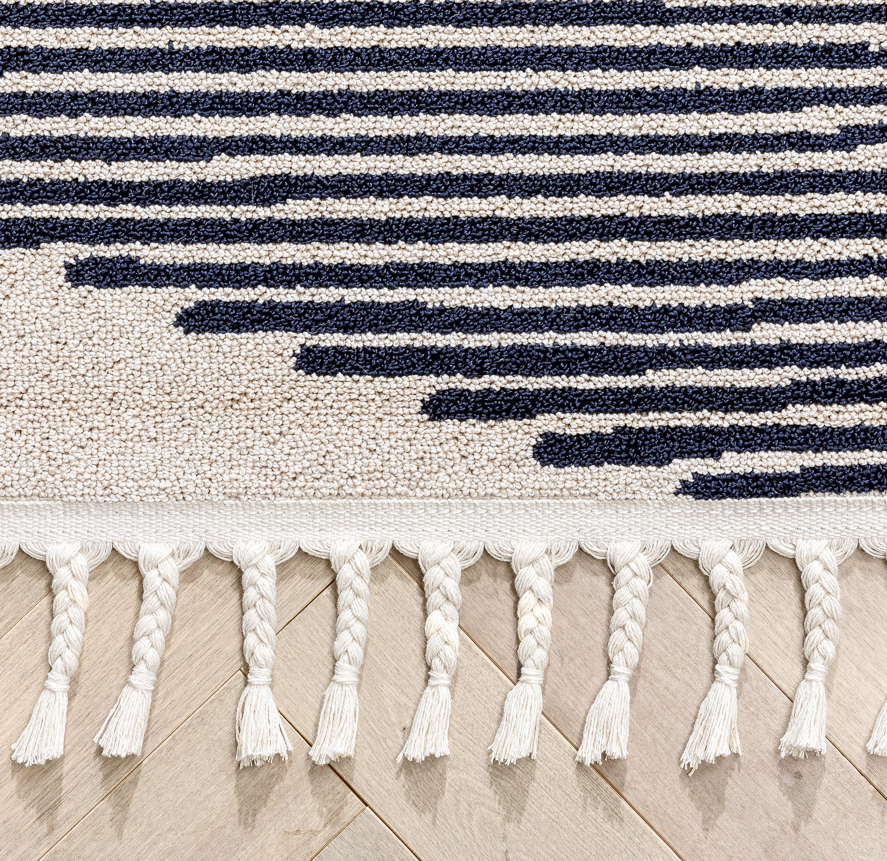 Aztekischer, geometrischer Kelim-Teppich mit Rei&szlig;verschluss in Elfenbein und Marineblau