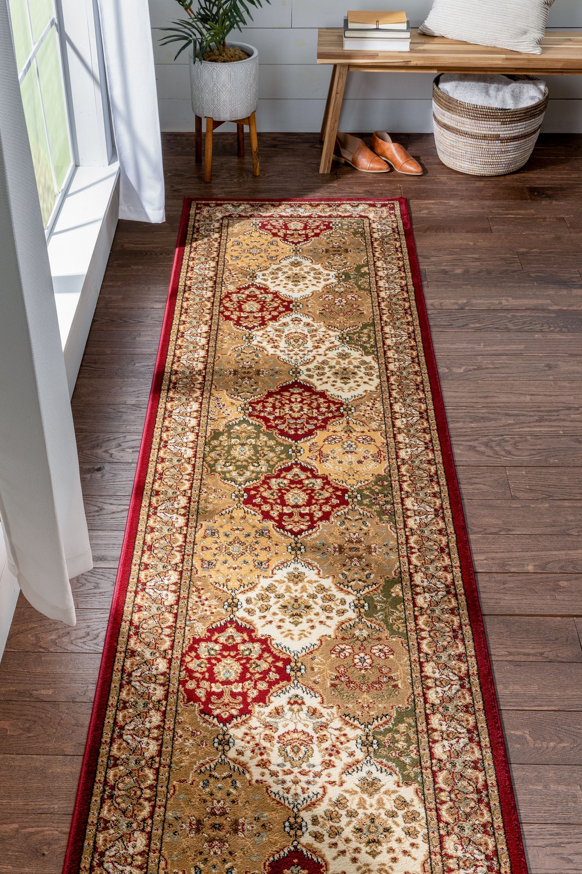 Traditioneller roter Mina-Khani-Teppich