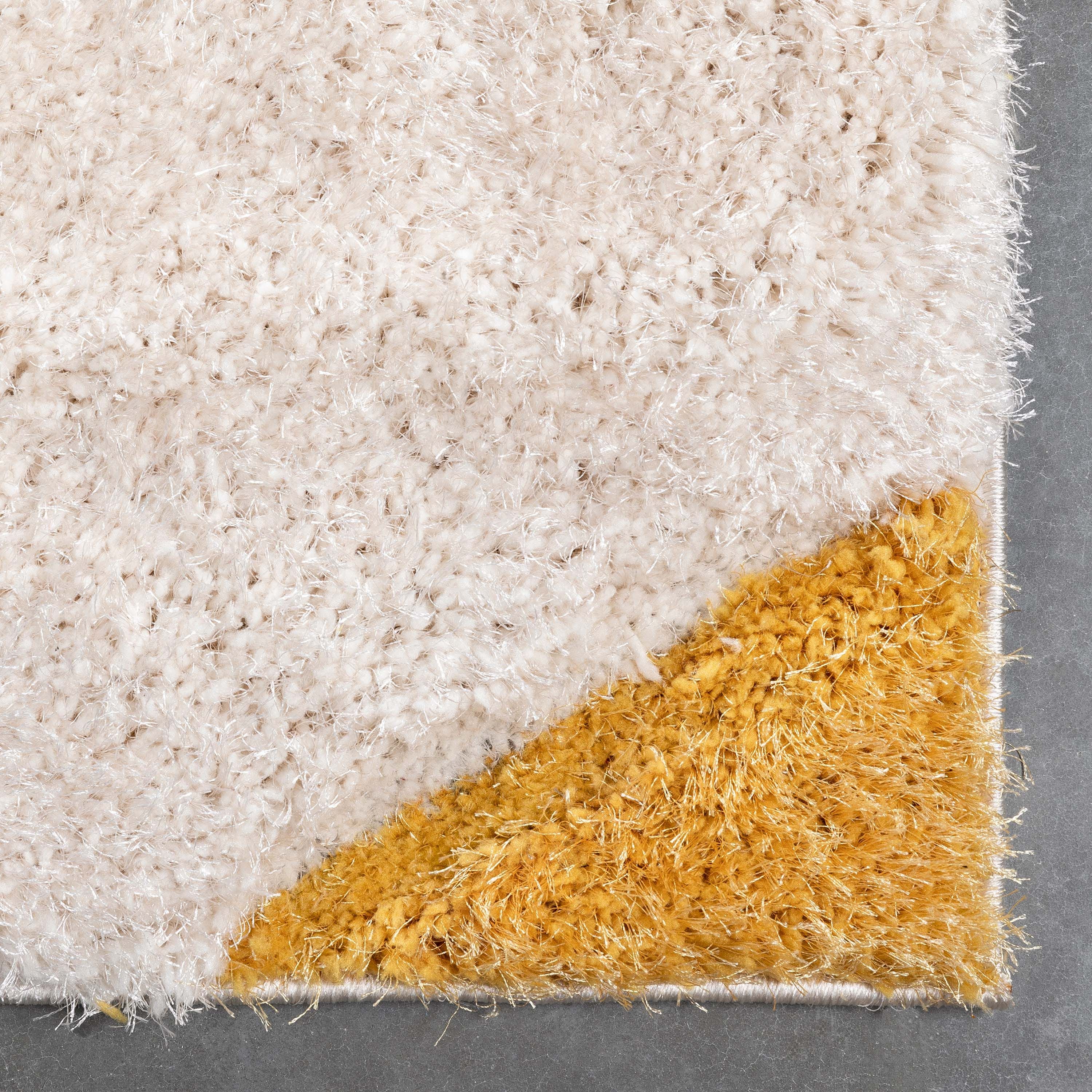 Eleganter, moderner, geometrischer 3D-strukturierter Shag-Teppich in Gelb von Chill Rugs