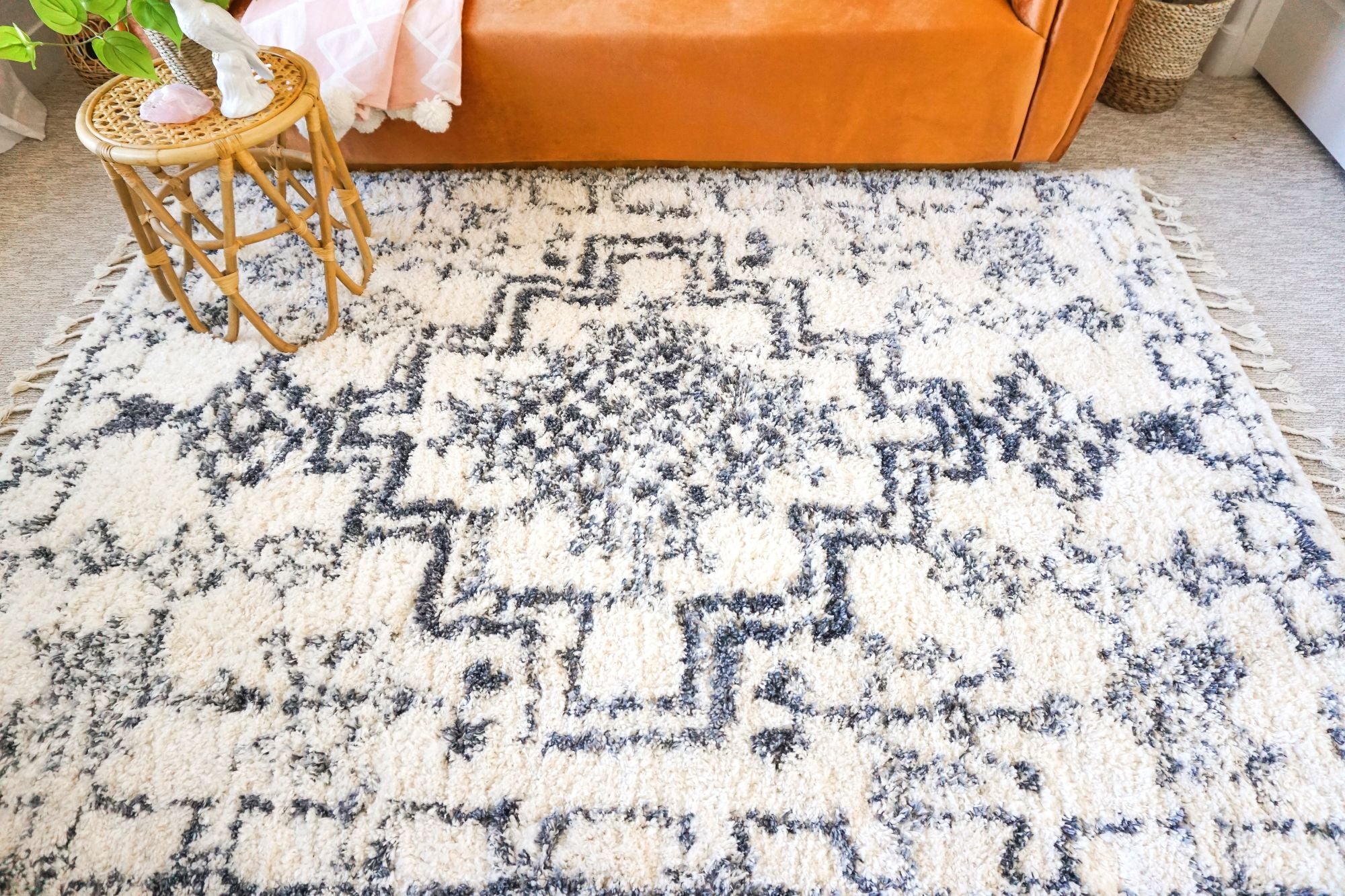 Emerson Tribal Medallion Ivory Super Soft Shag Rug von Rebecca Propes