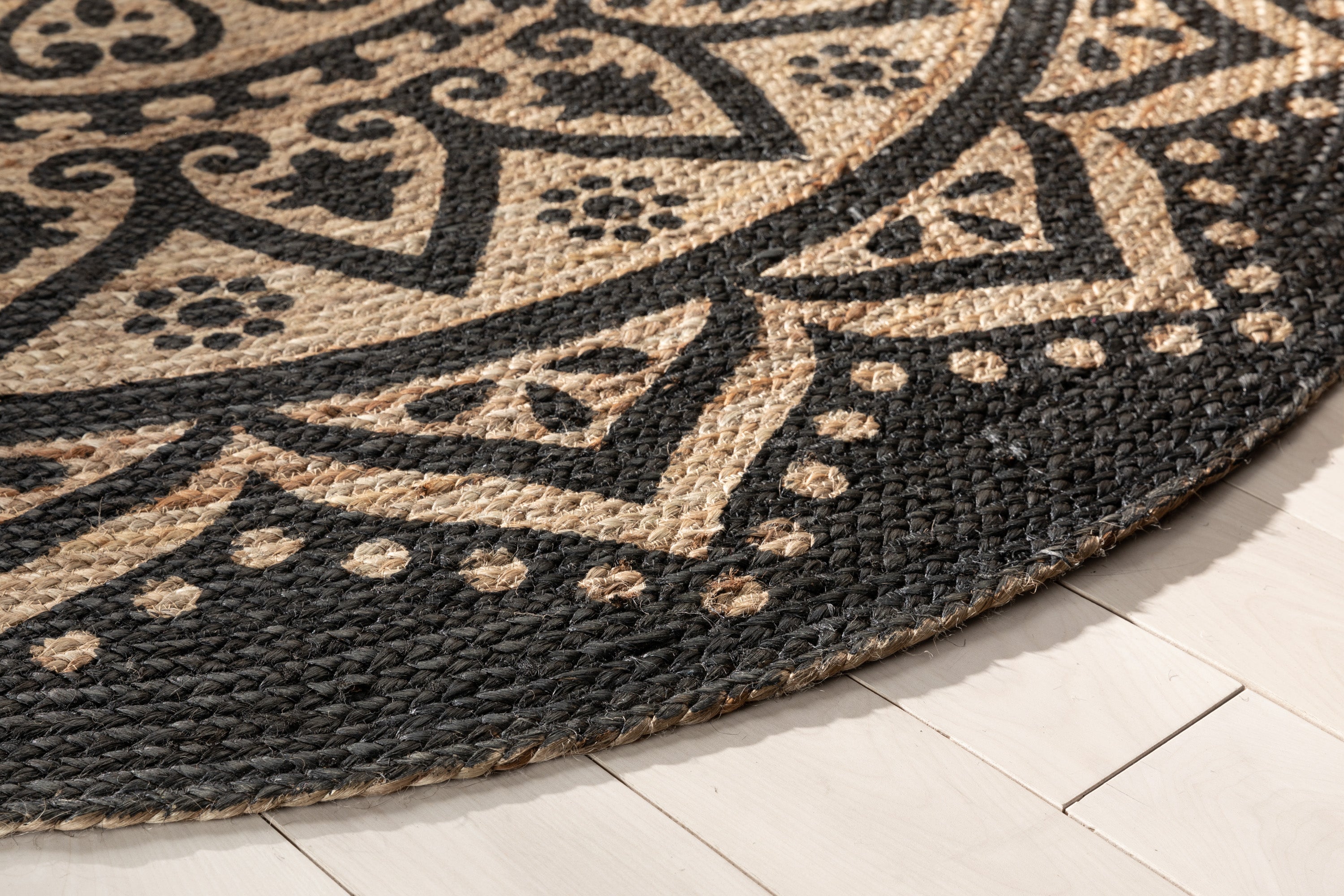 Kiera Bohemian Tribal handgeflochtener schwarzer Jute-Naturteppich