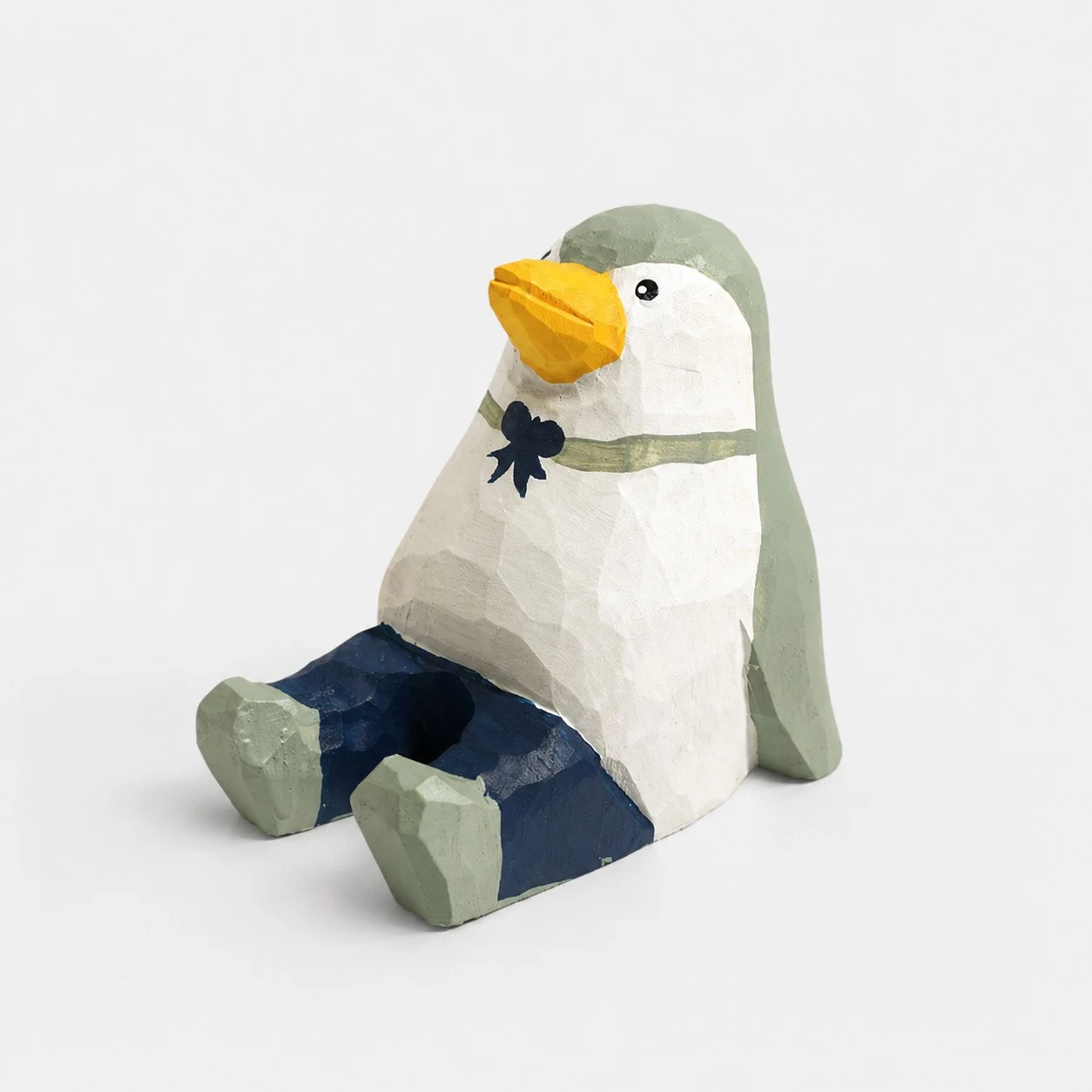 Pingviini-aiheinen käsin veistetty puinen eläinpuhelinteline